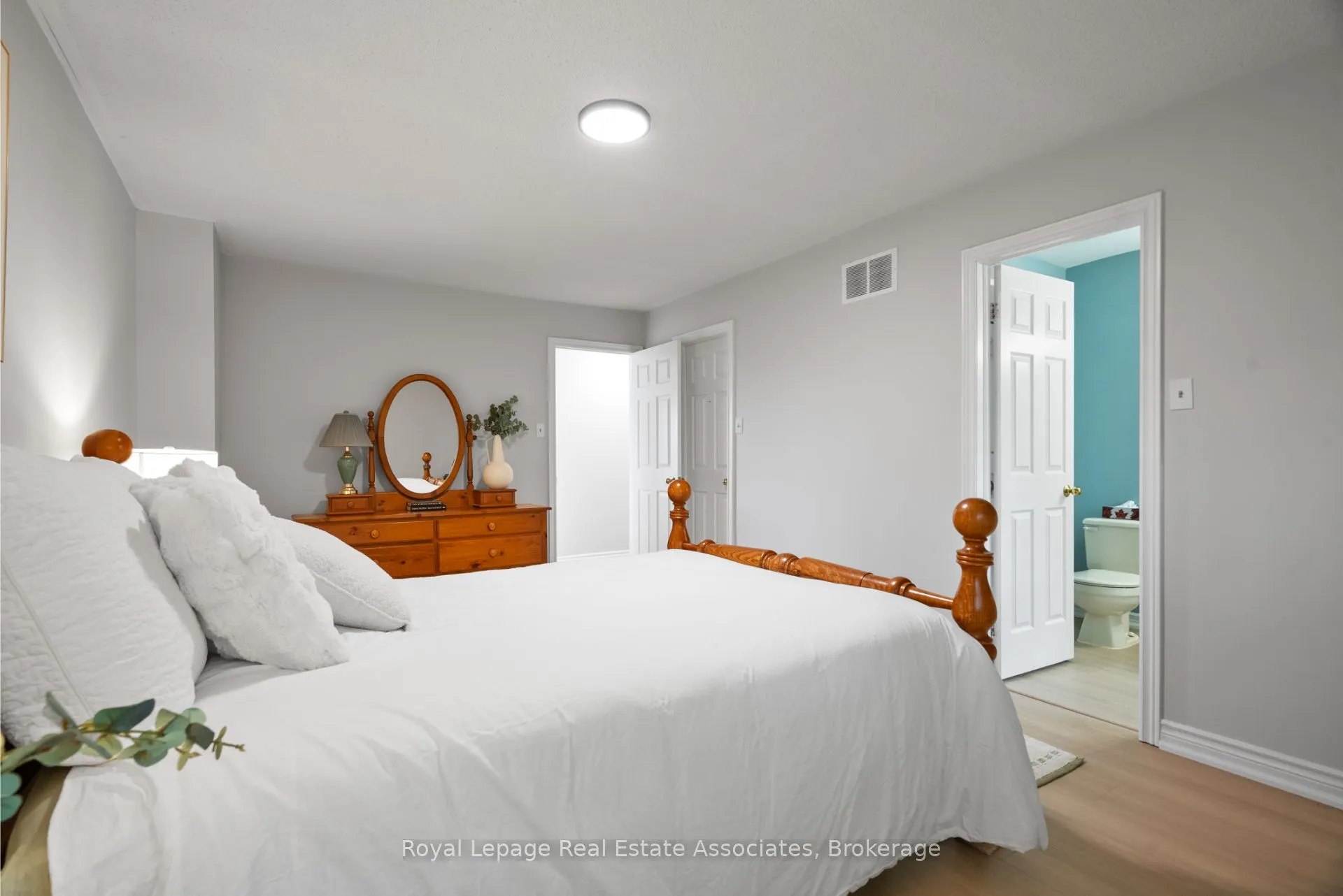 3439 Mulcaster Road
