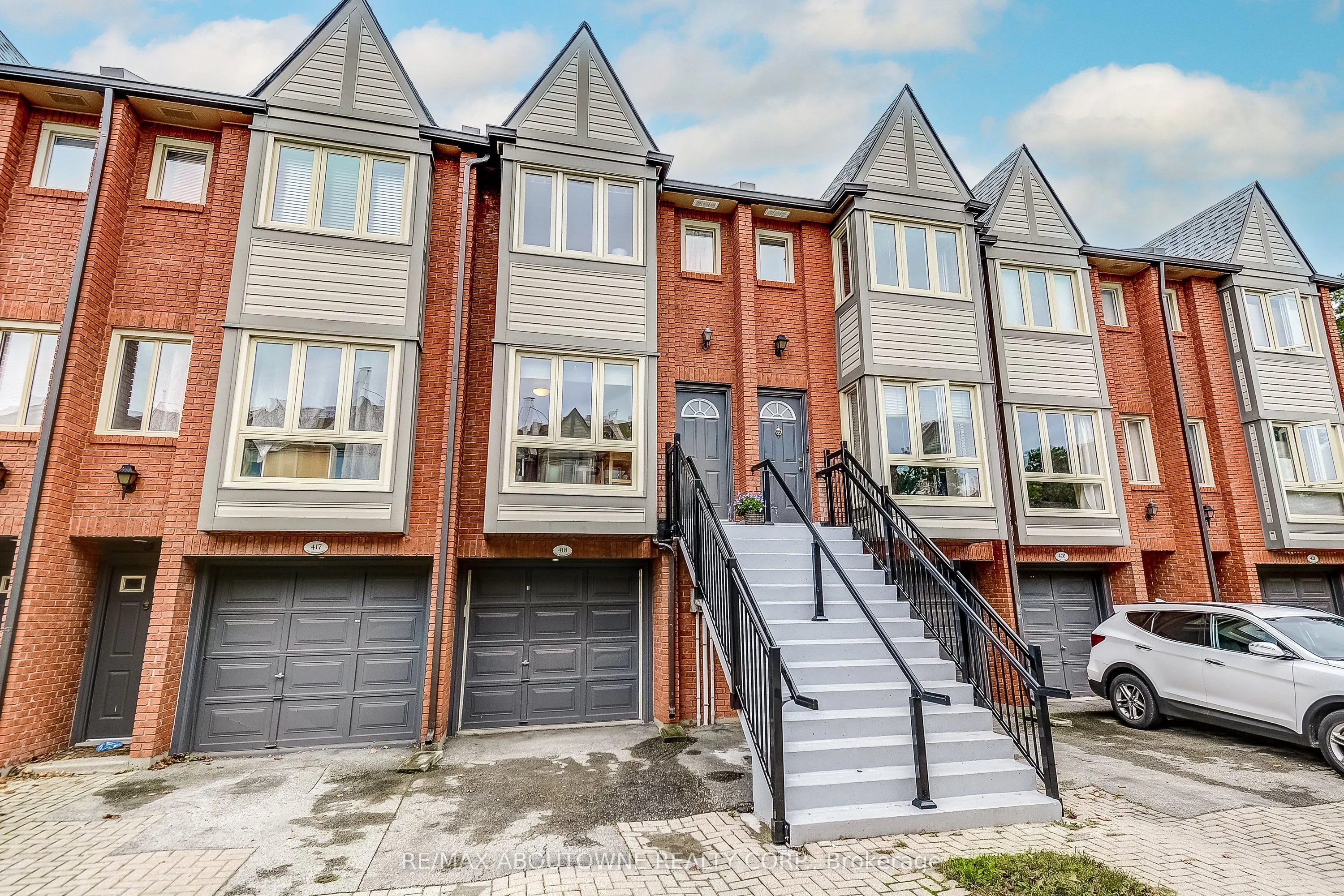 895 Maple Avenue, #418