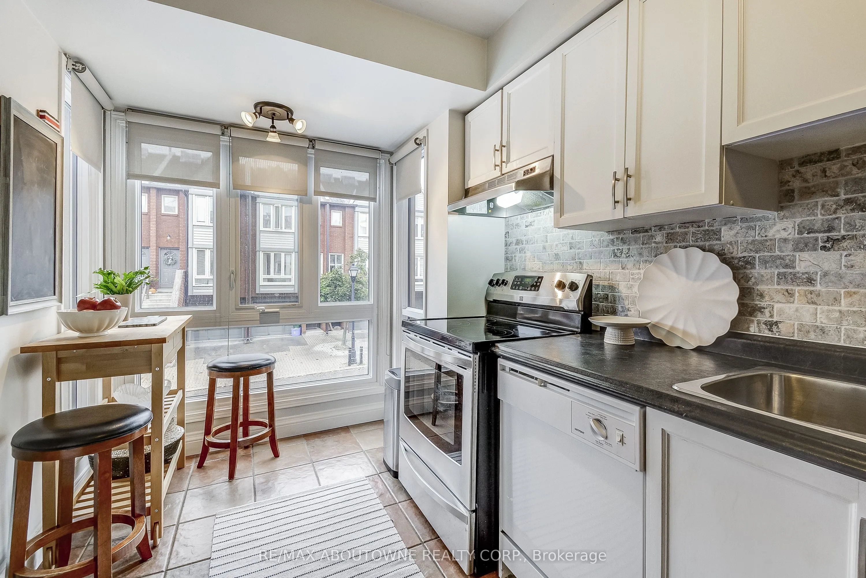 895 Maple Avenue, #418