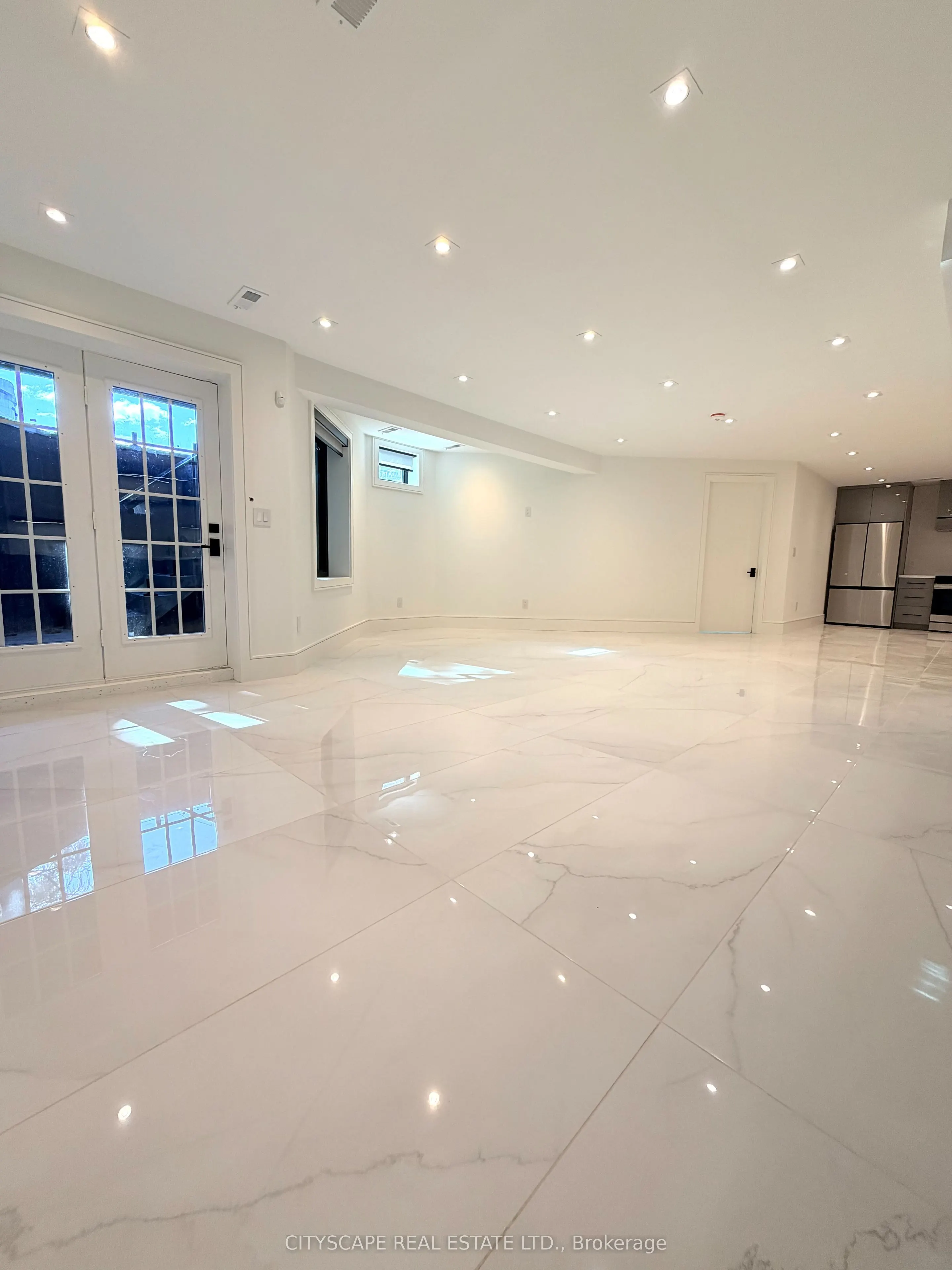 155 Lake Promenade