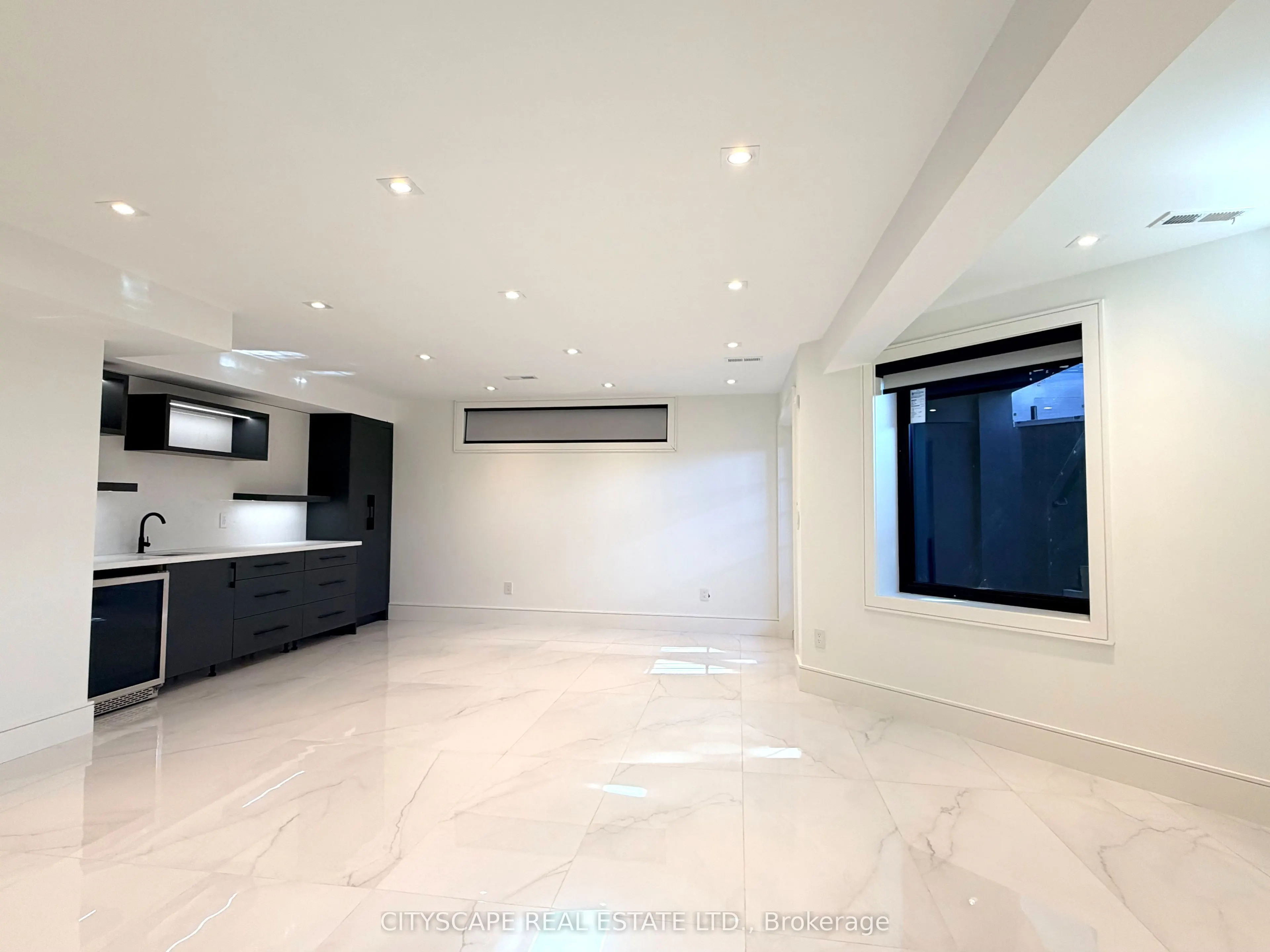 155 Lake Promenade