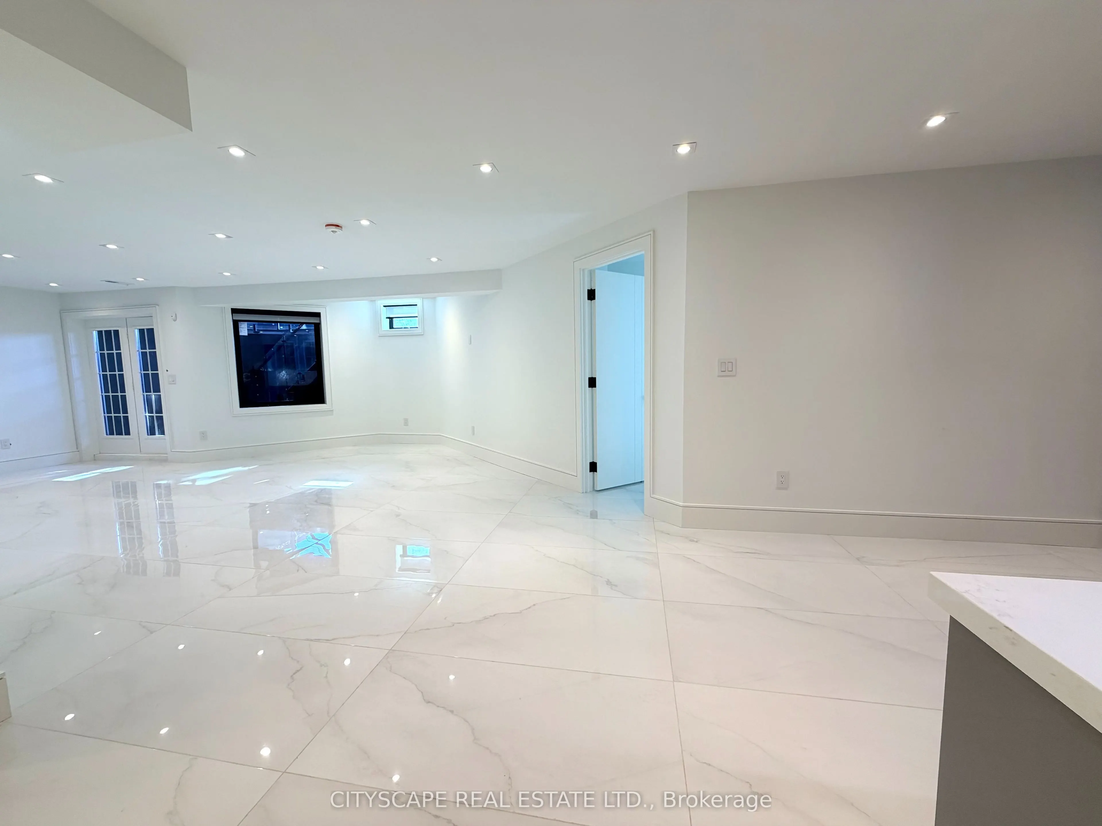 155 Lake Promenade
