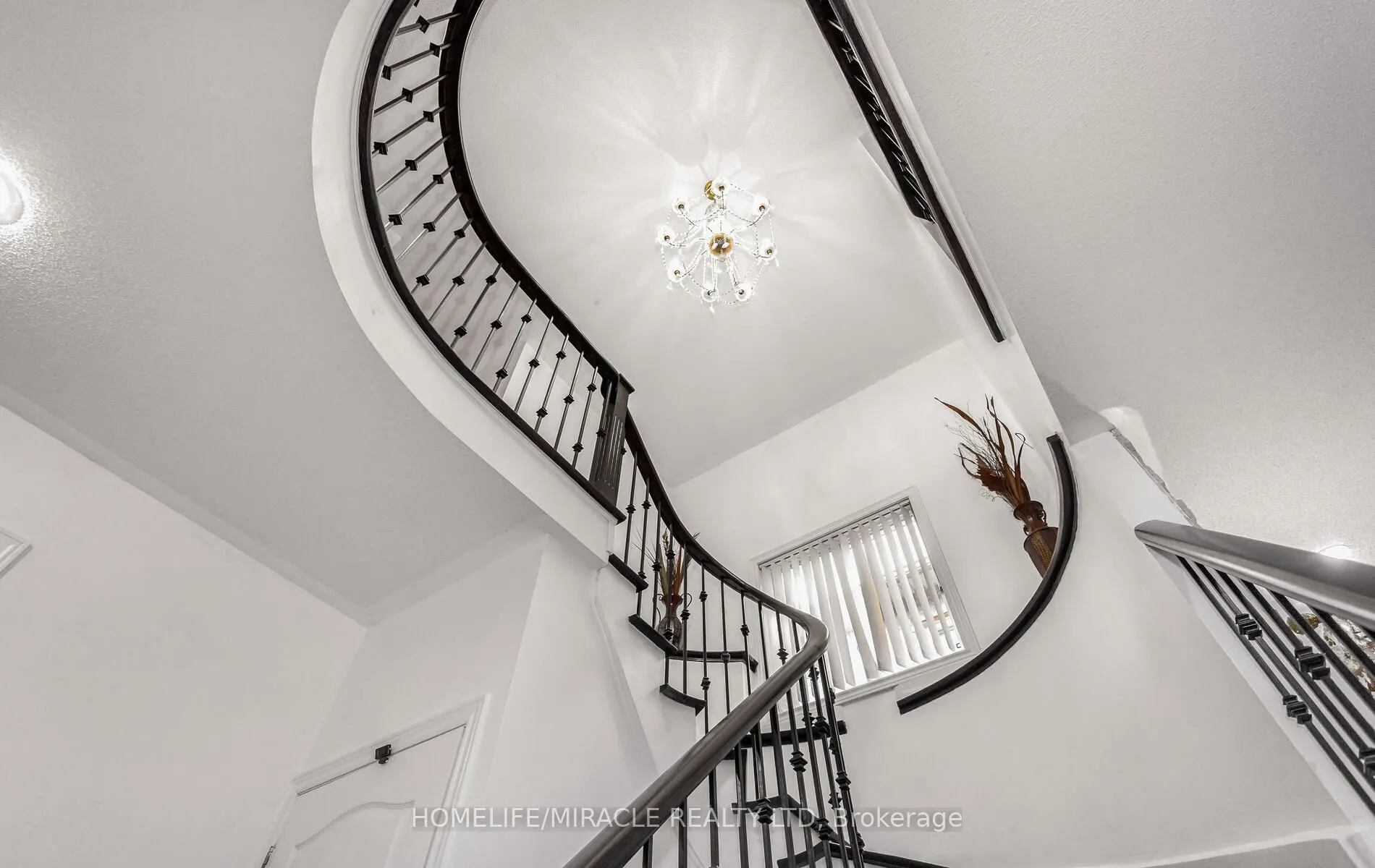 20 Atira Avenue