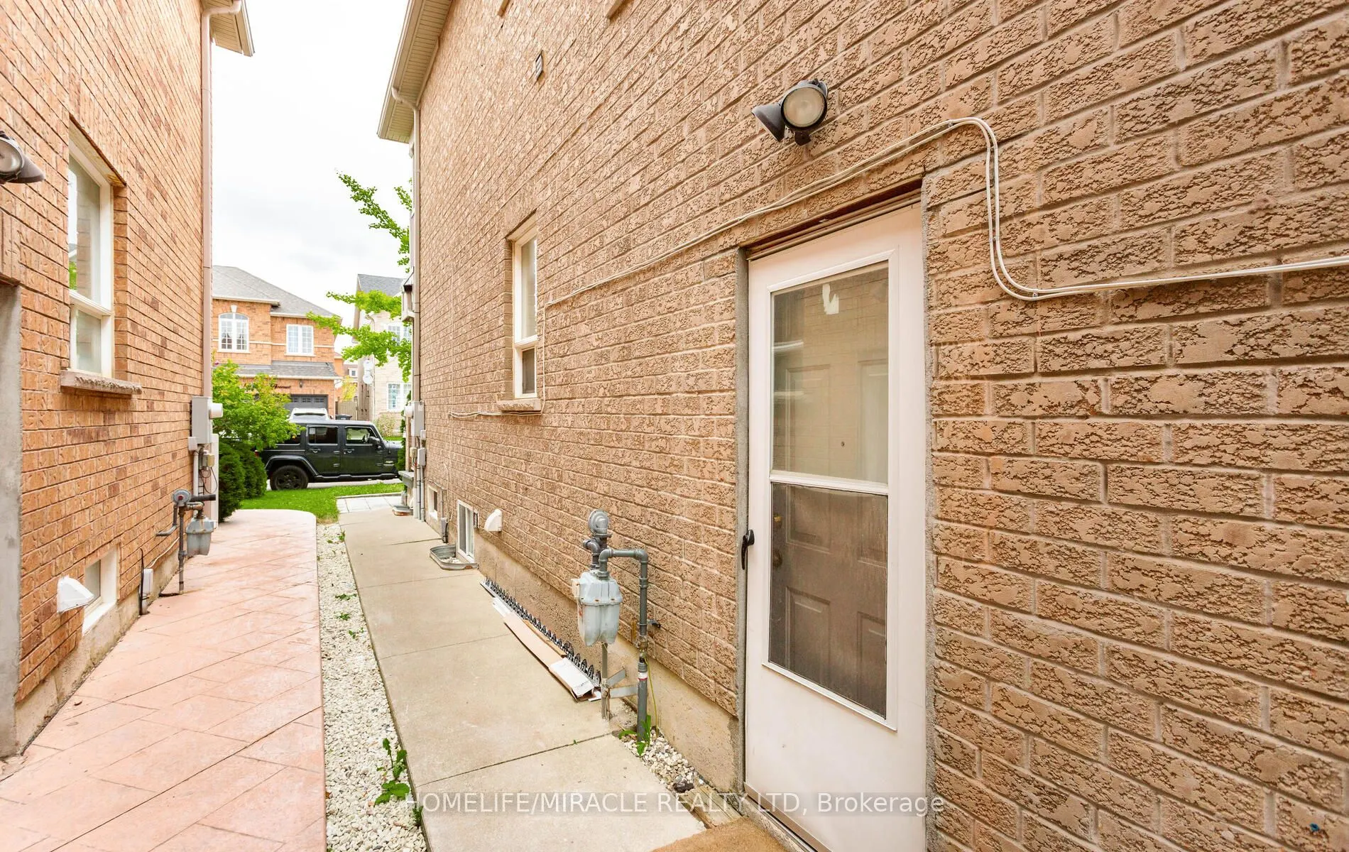 20 Atira Avenue