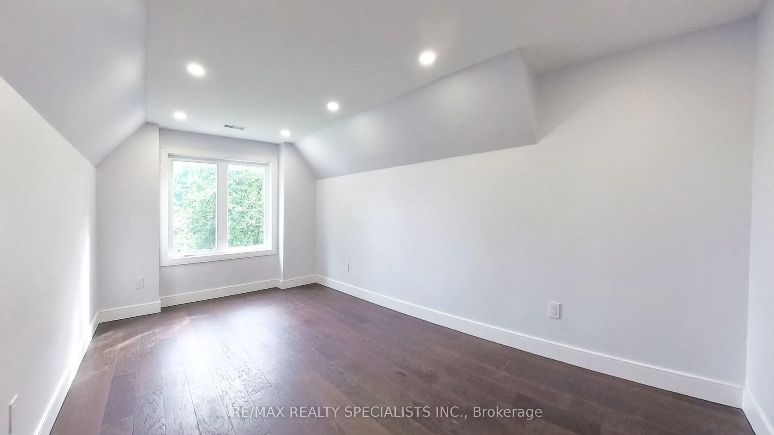 1029 Lorne Park Road