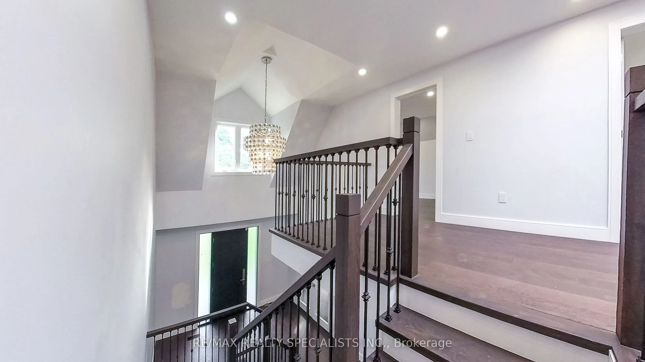 1029 Lorne Park Road