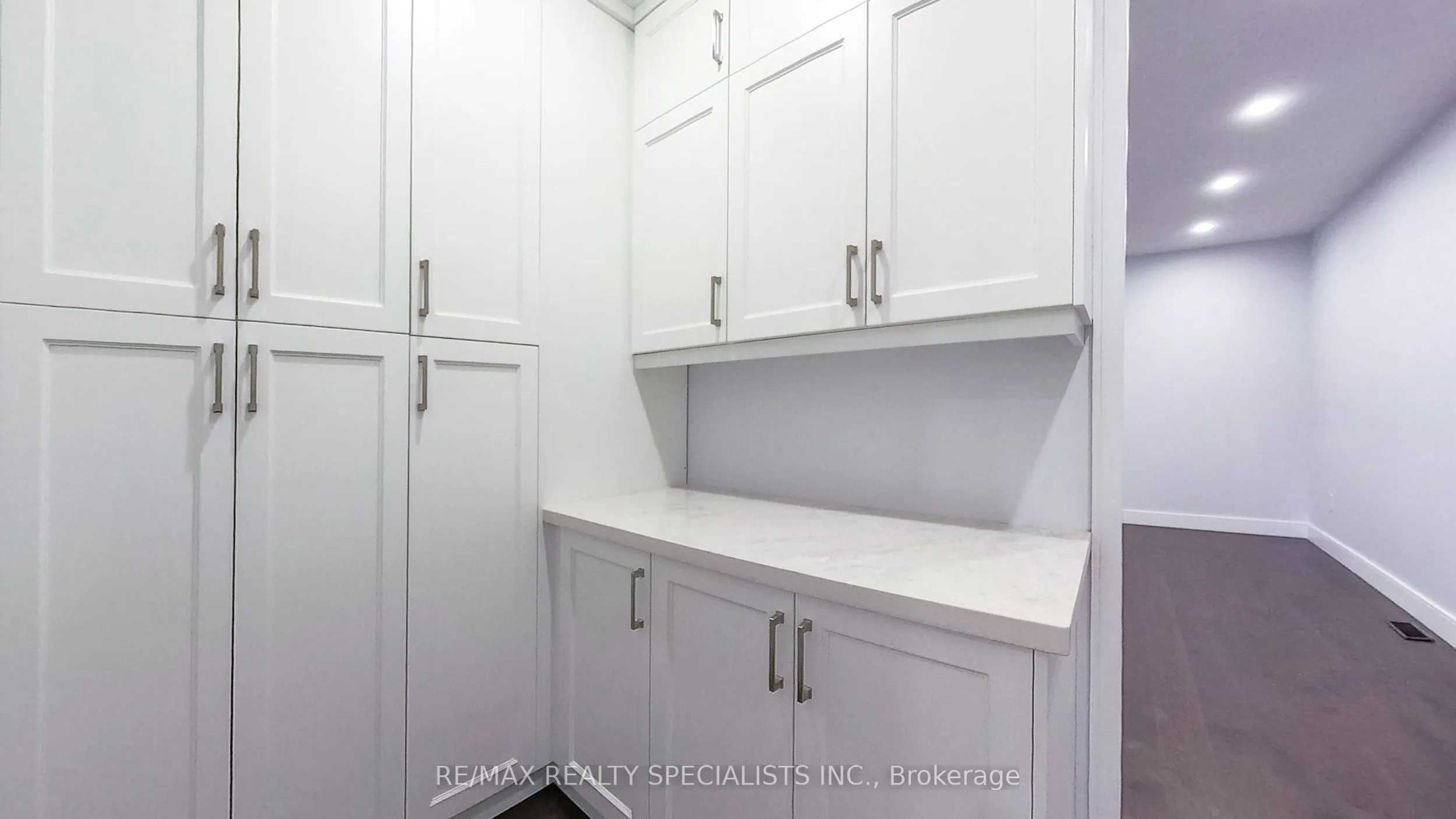 1029 Lorne Park Road
