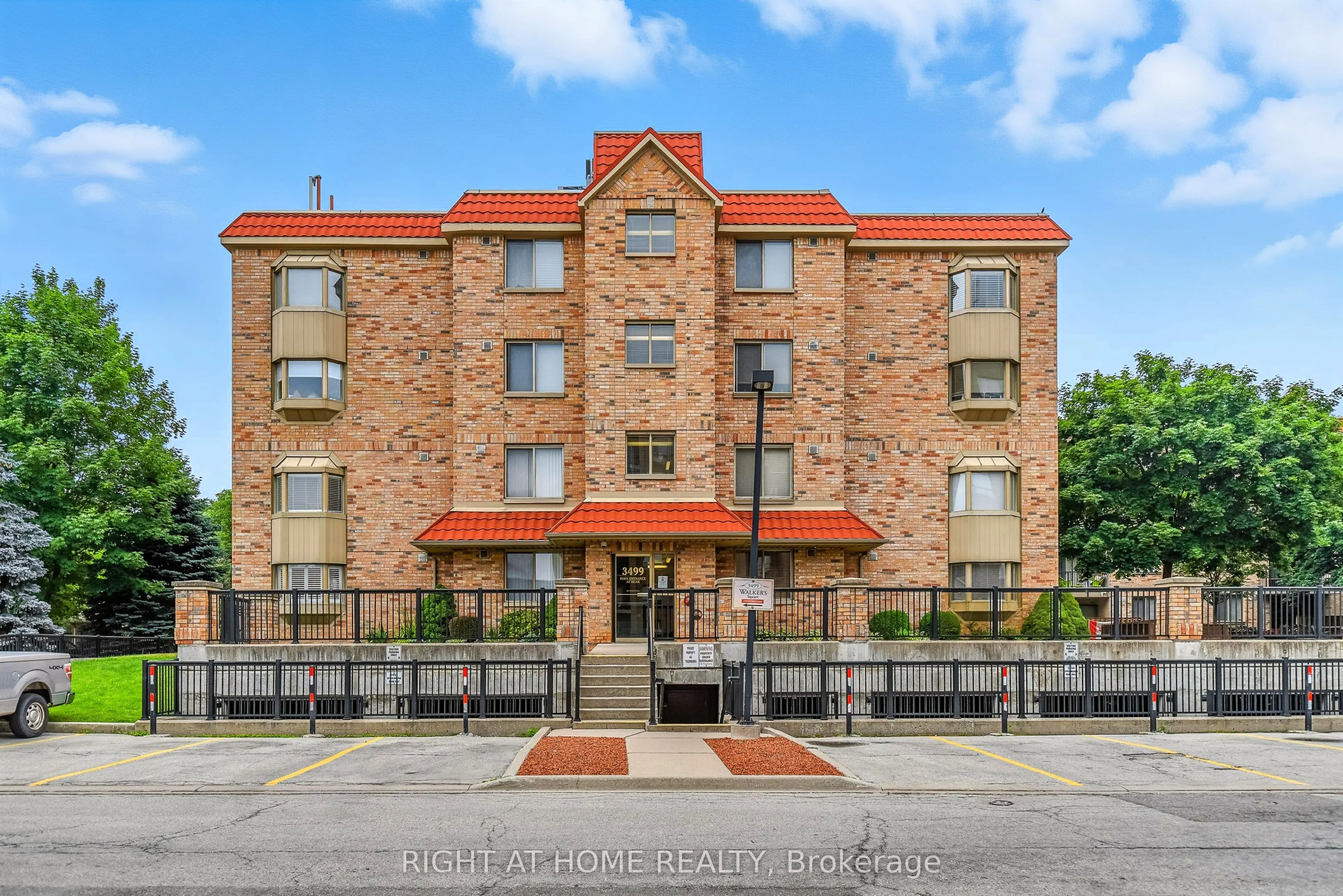 3499 Upper Middle Road, #404