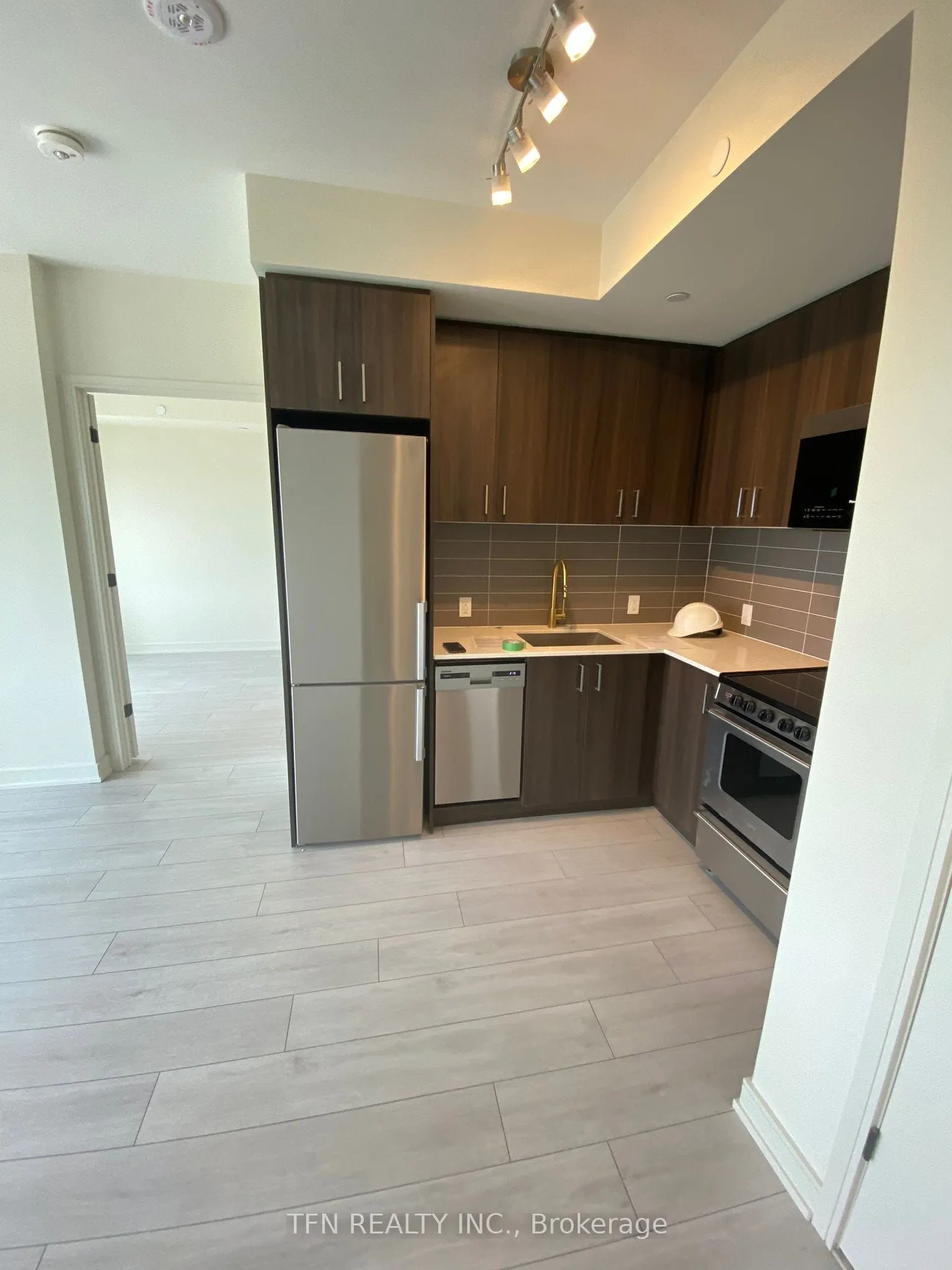 8010 Derry Road, #909