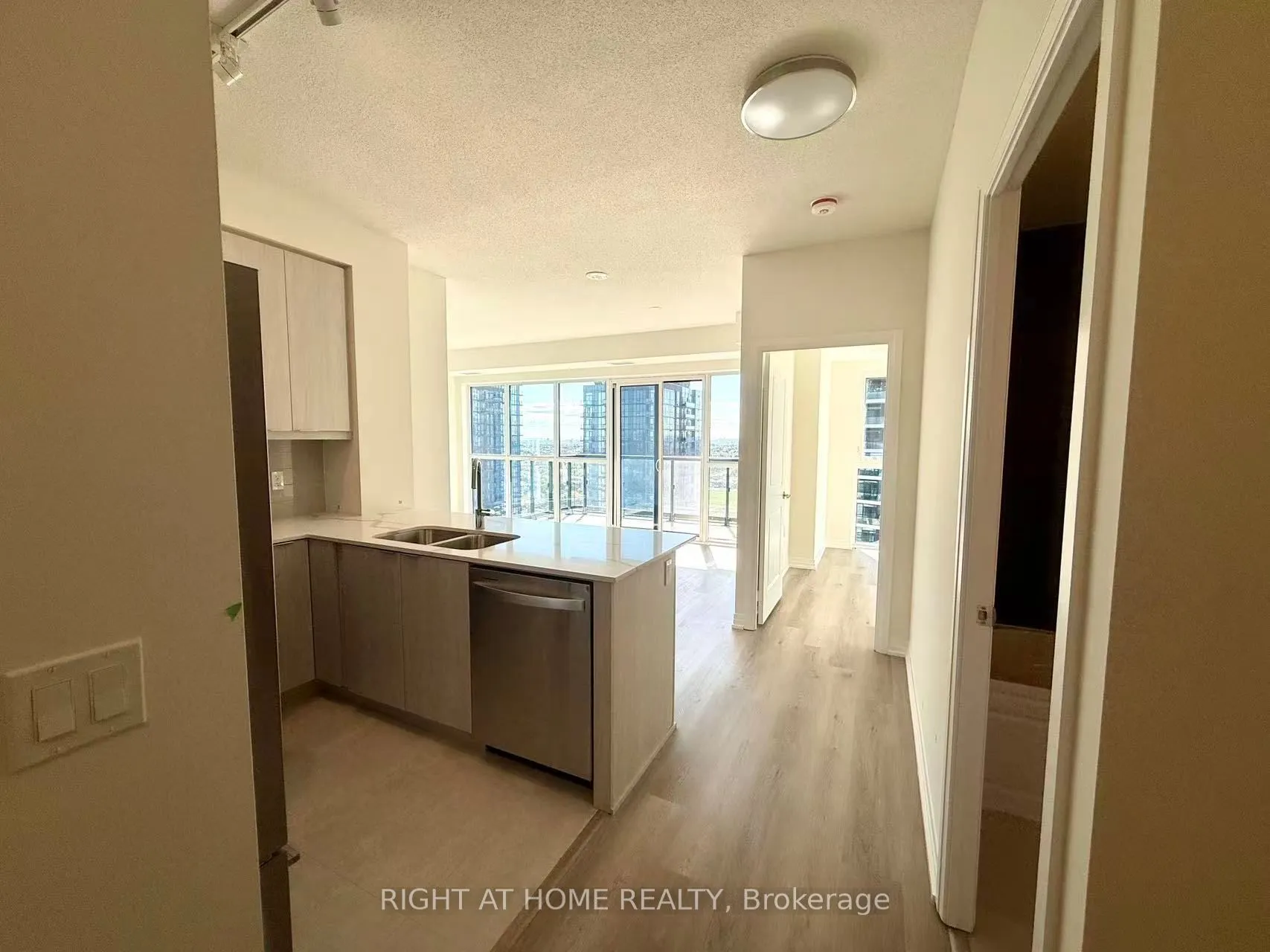 15 Watergarden Drive, #1804