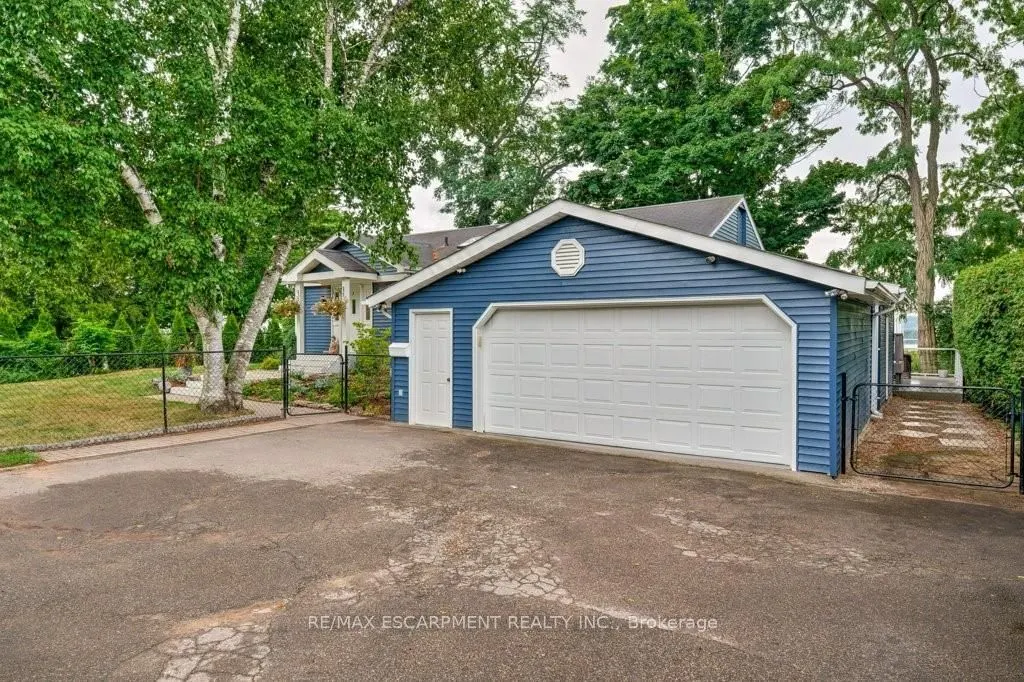 636 West Oval Drive