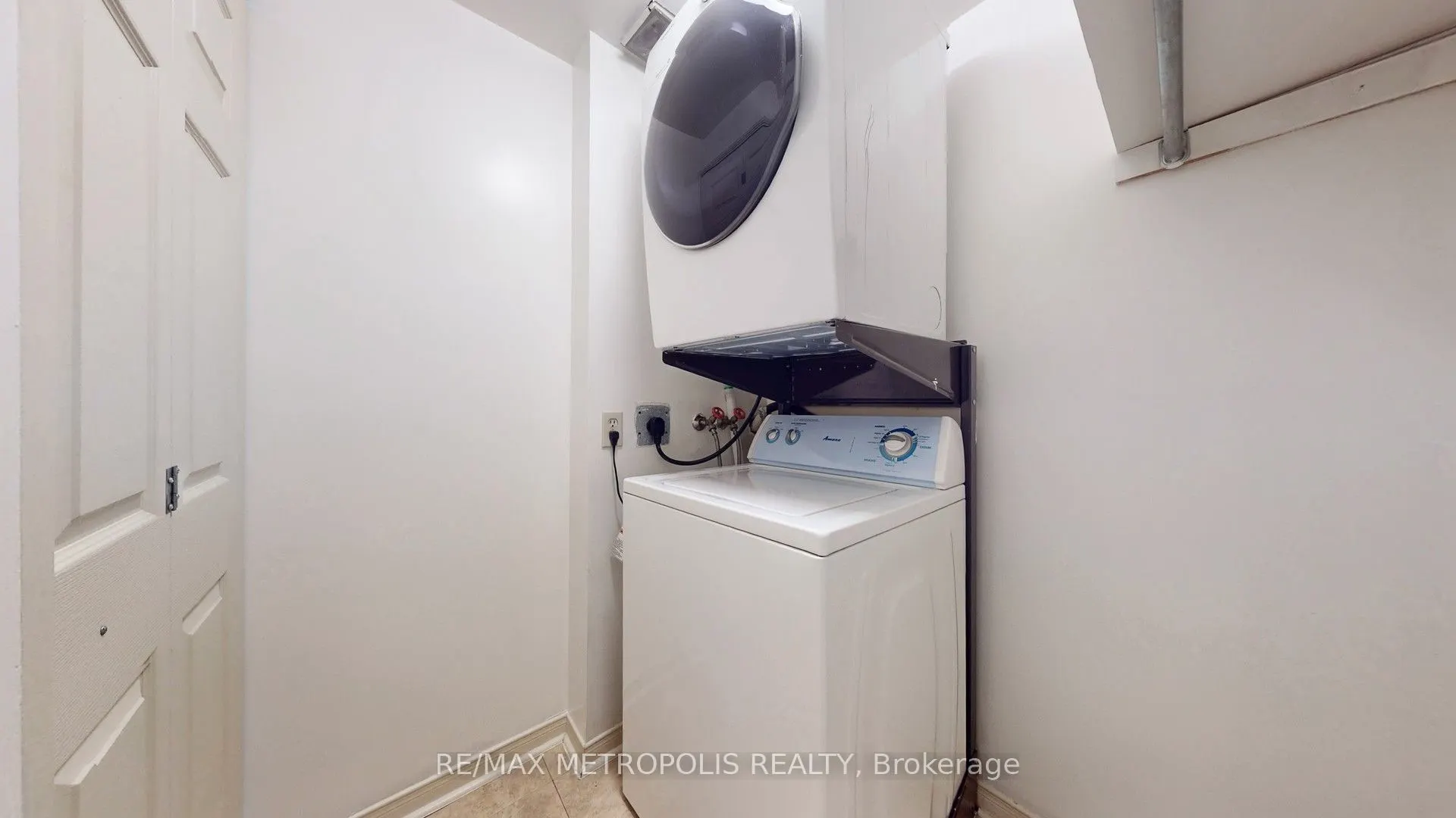 75 King Street E #1709