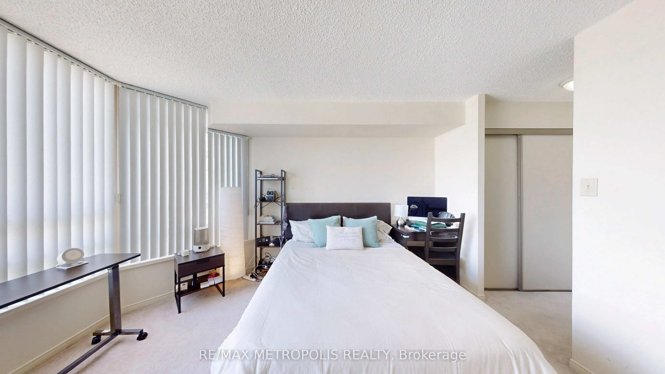 75 King Street E, #1709