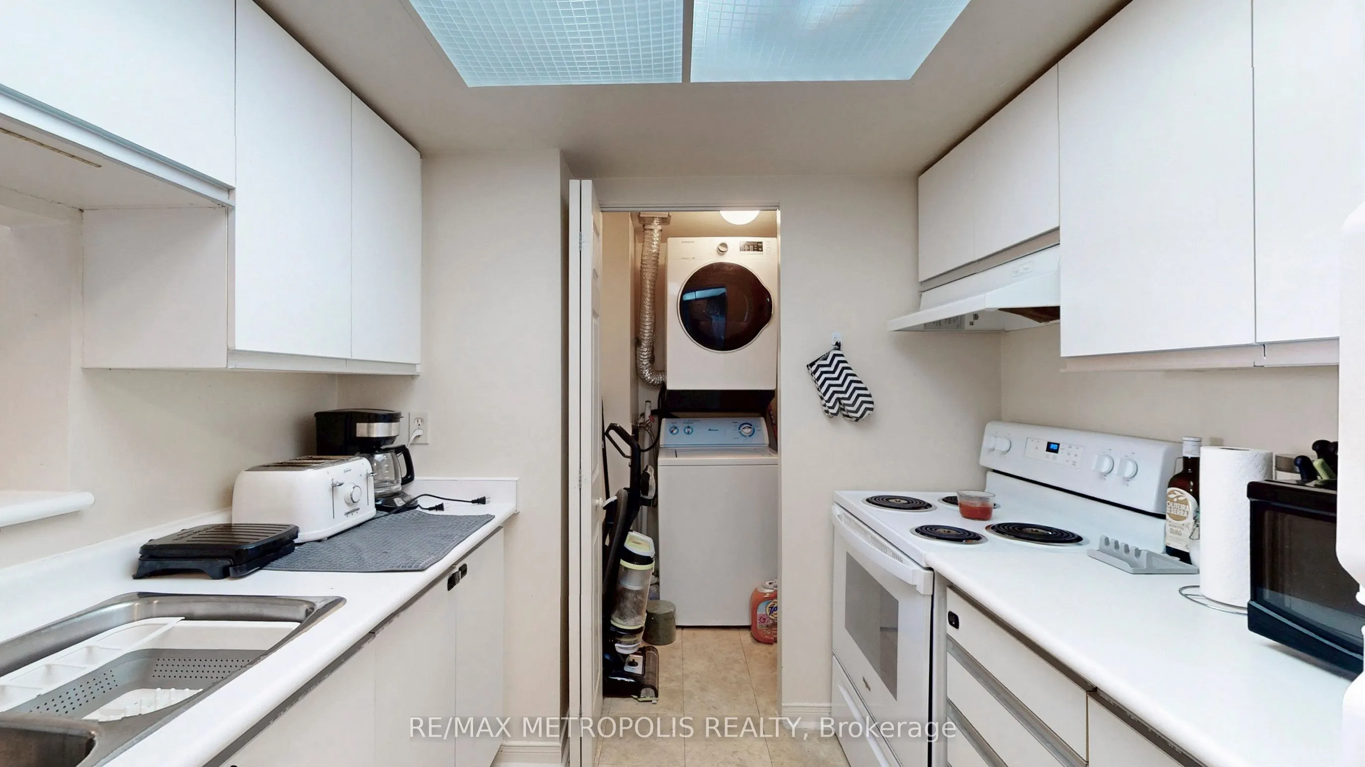 75 King Street E, #1709