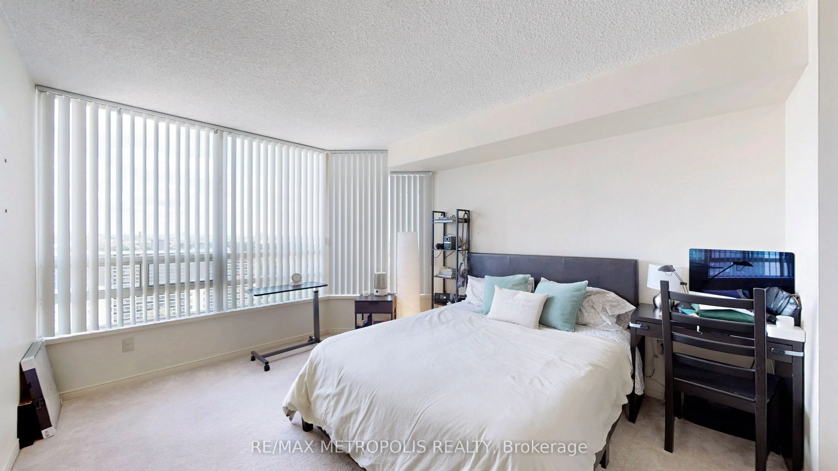 75 King Street E, #1709