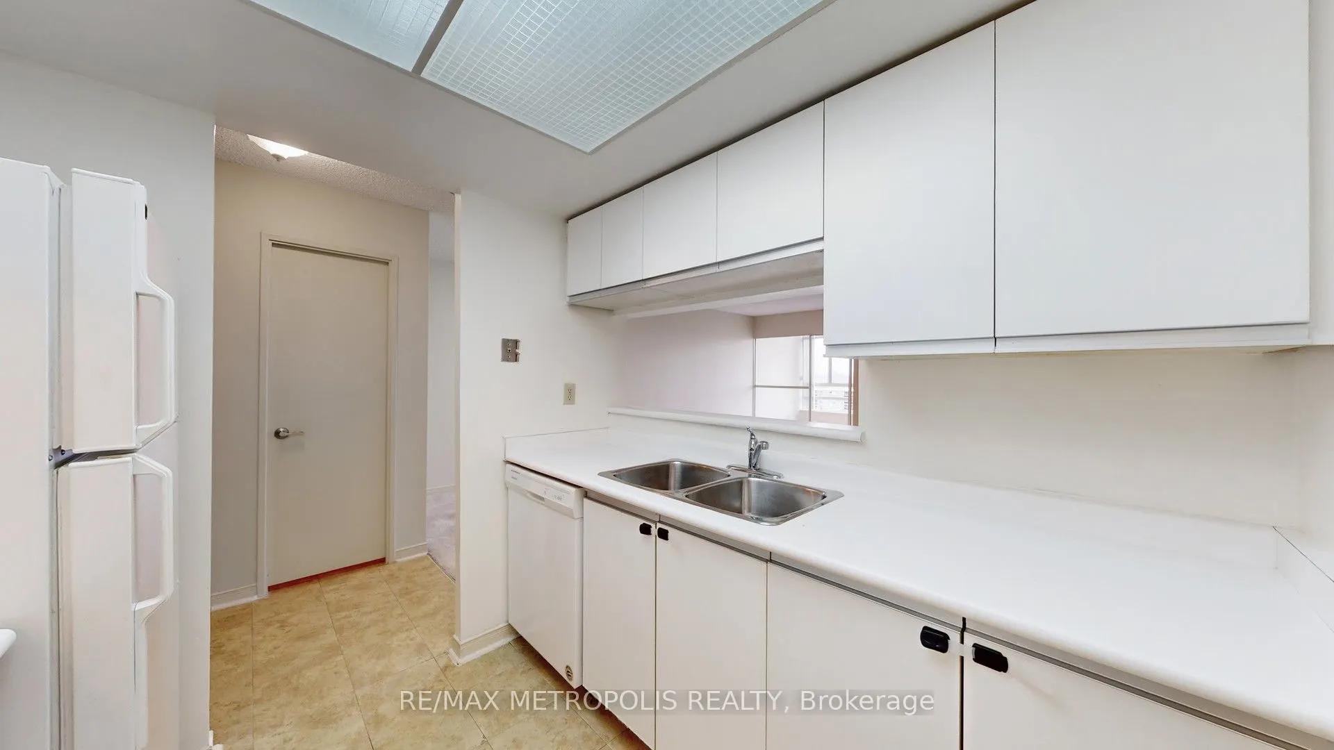 75 King Street E #1709