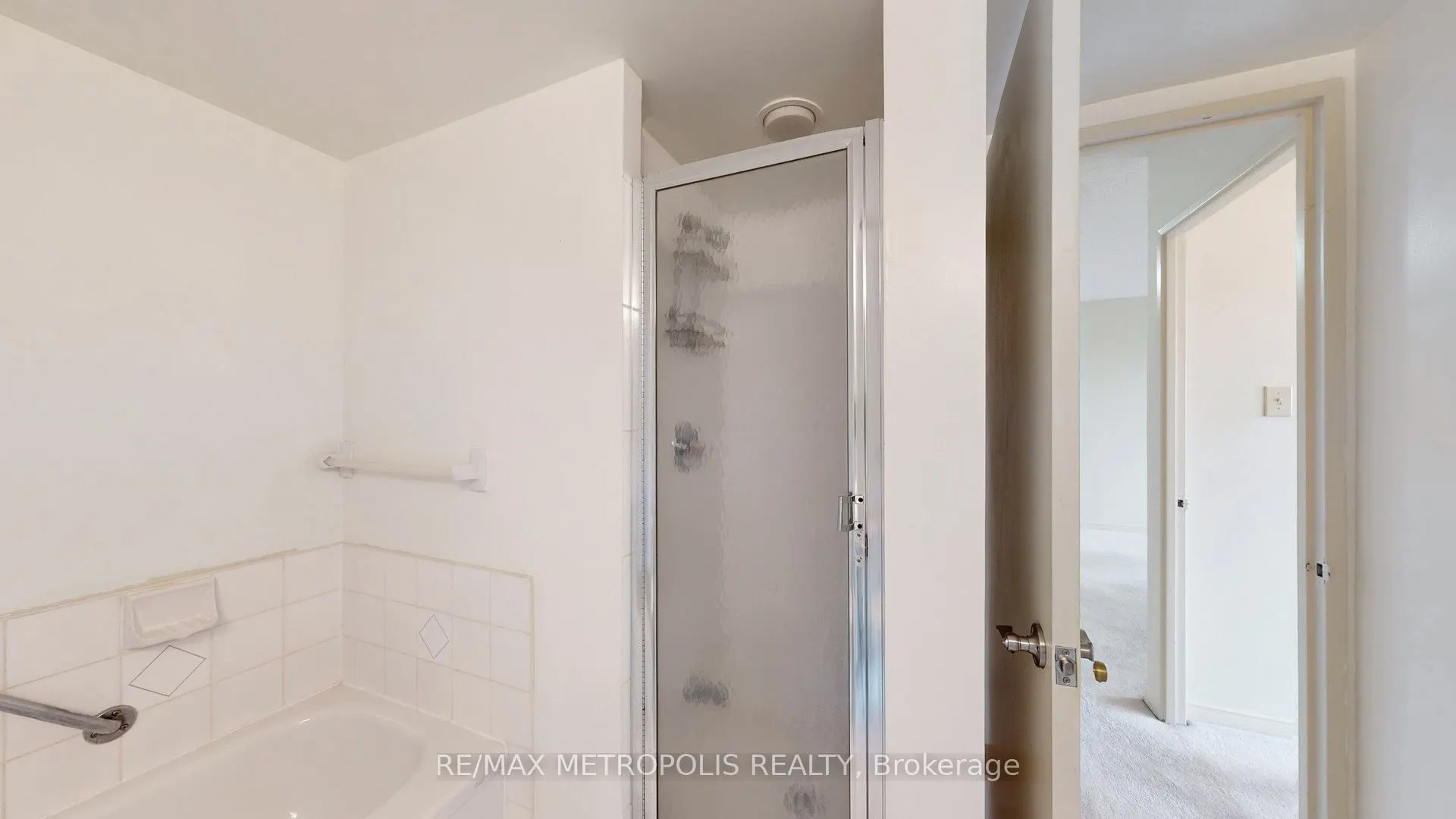 75 King Street E #1709