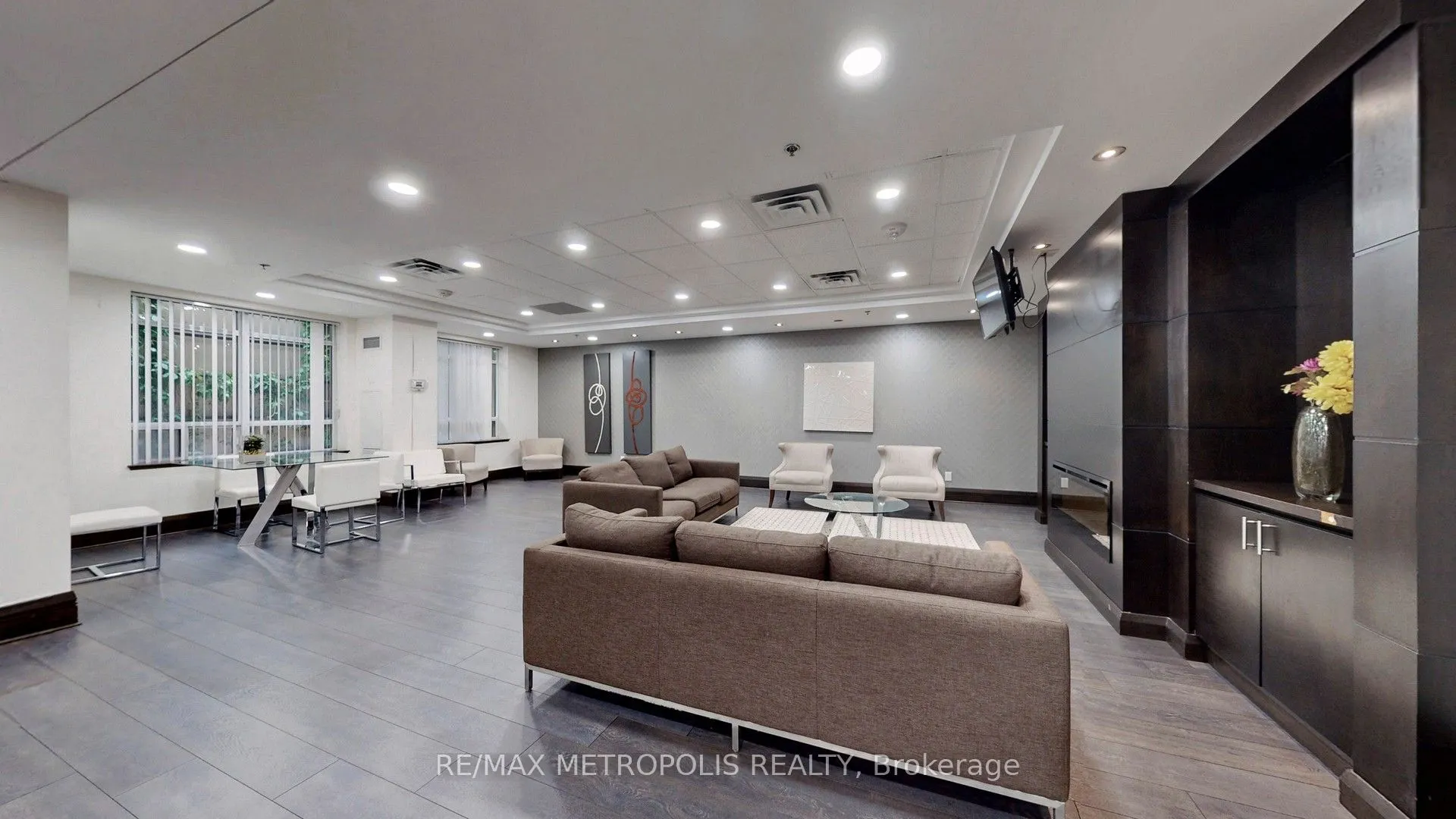 75 King Street E #1709