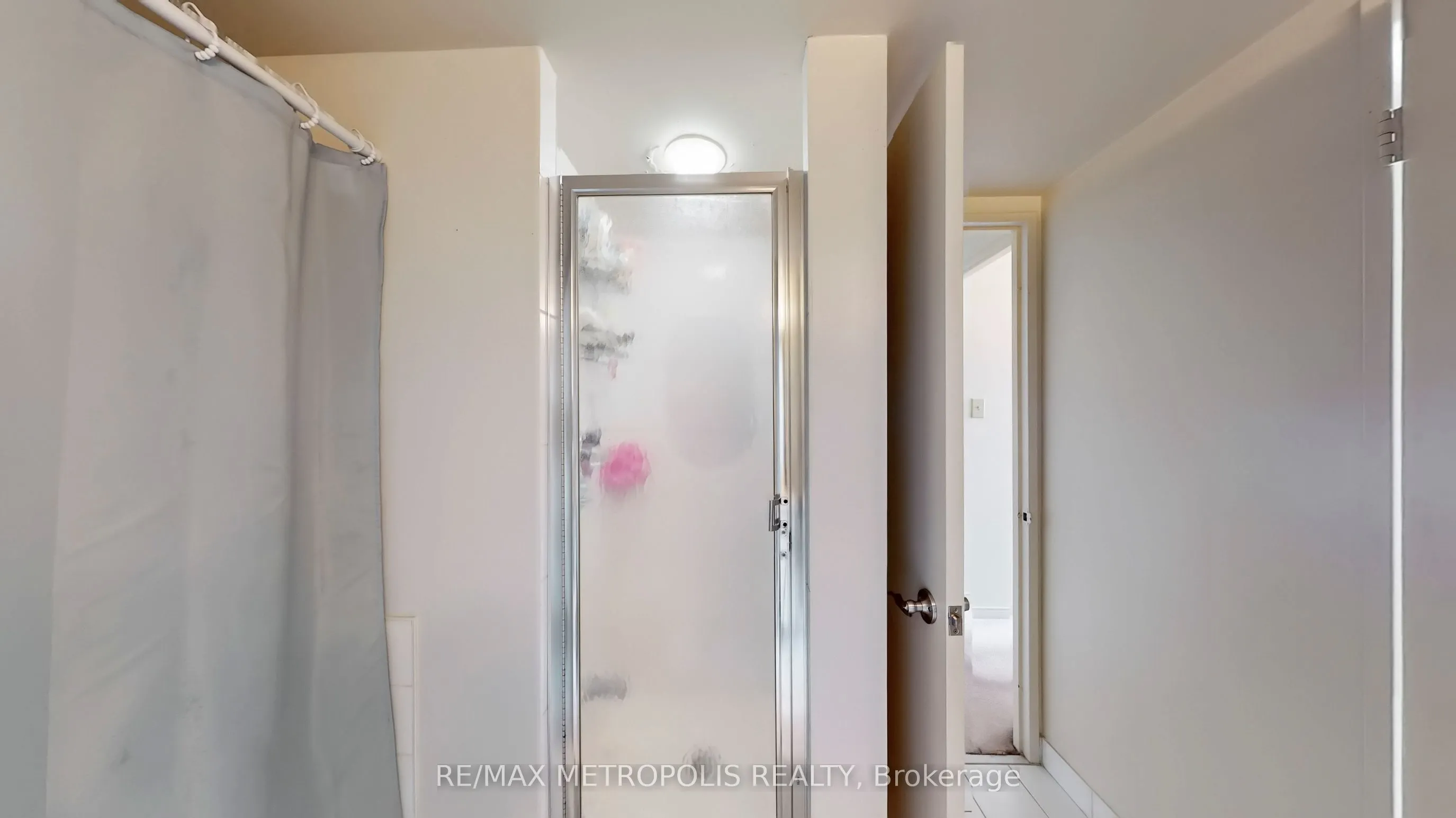 75 King Street E, #1709