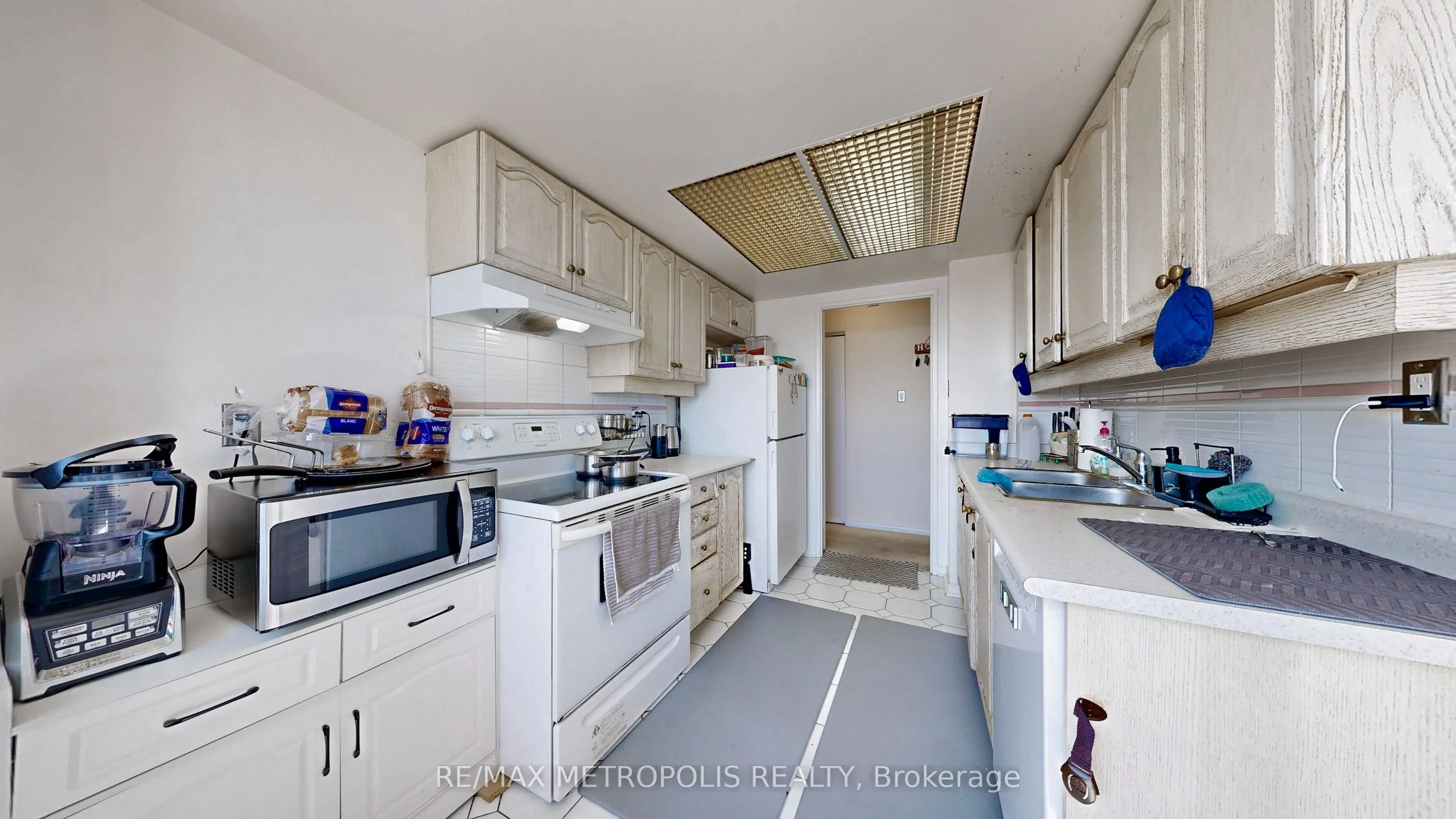 75 King Street E, #1202