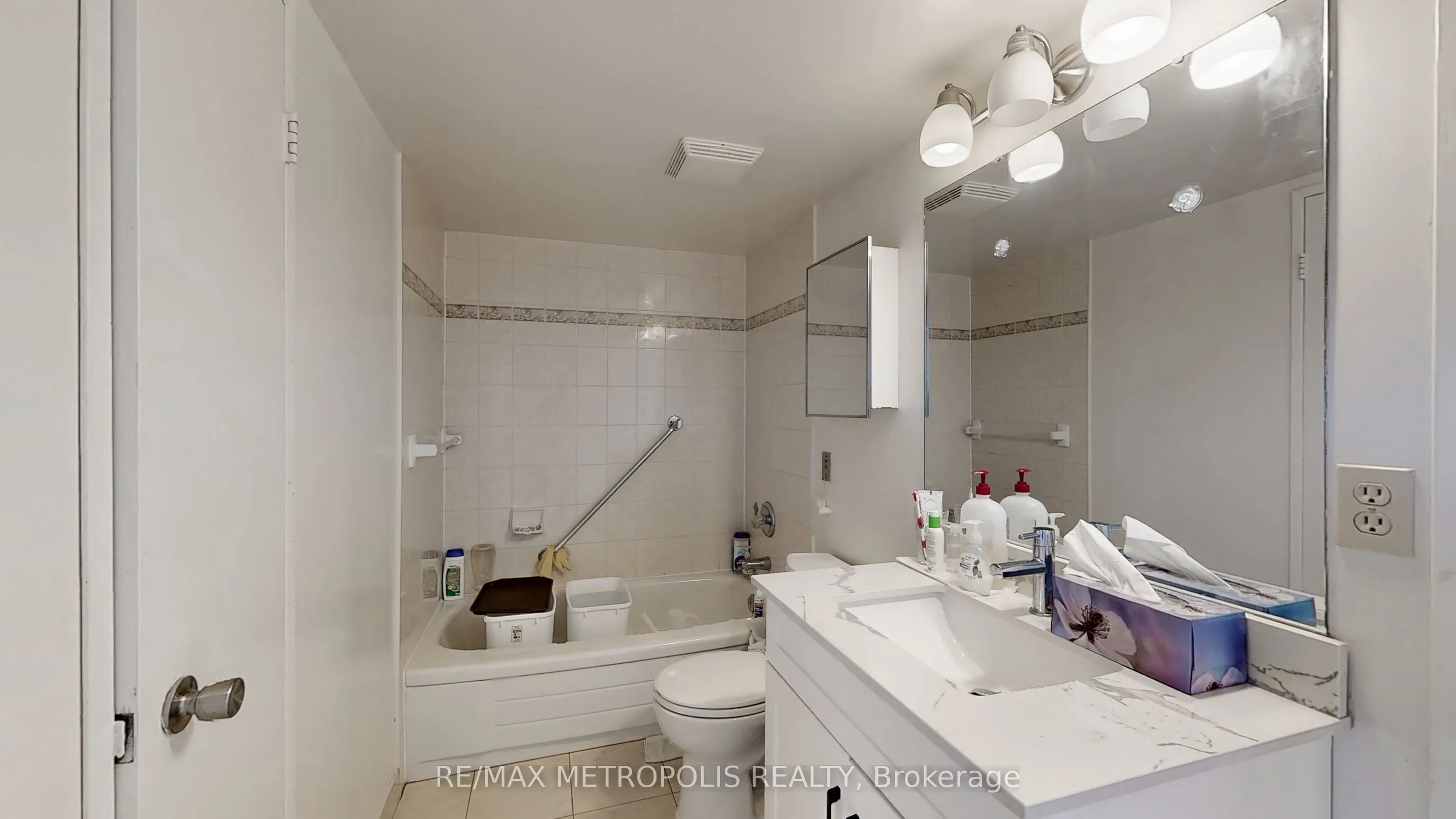 75 King Street E, #1703
