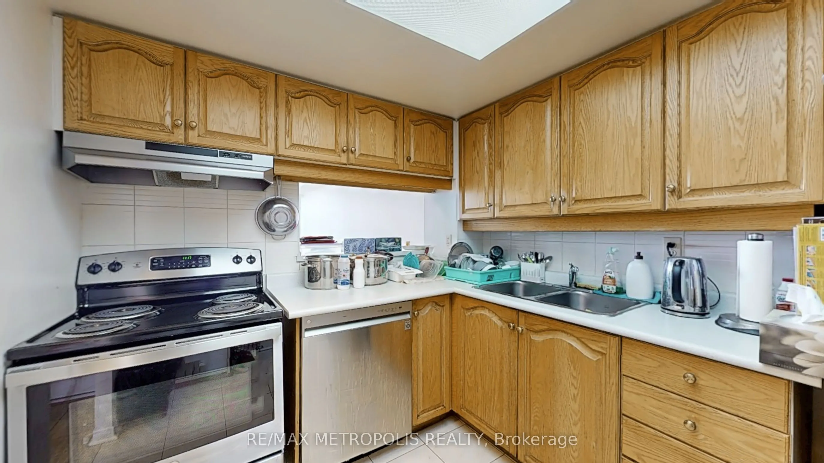 75 King Street E #1703
