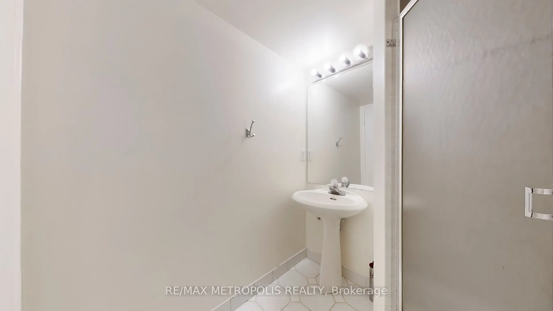 75 King Street E #1512