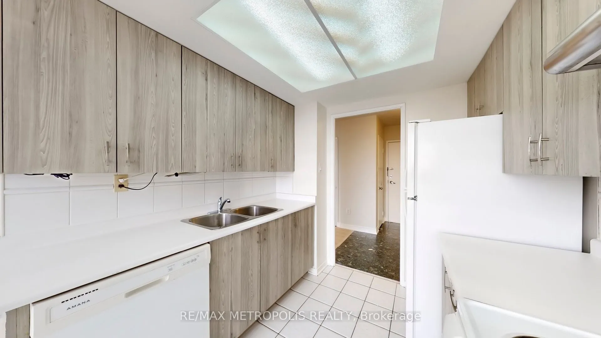 75 King Street E #1512