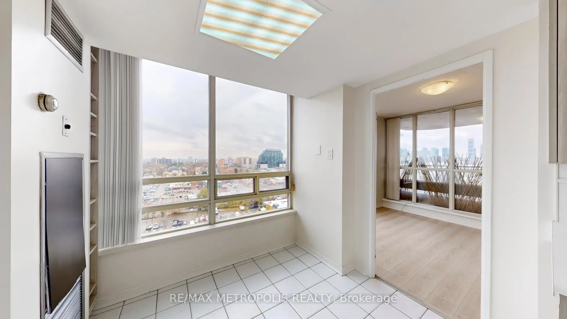 75 King Street E #1512