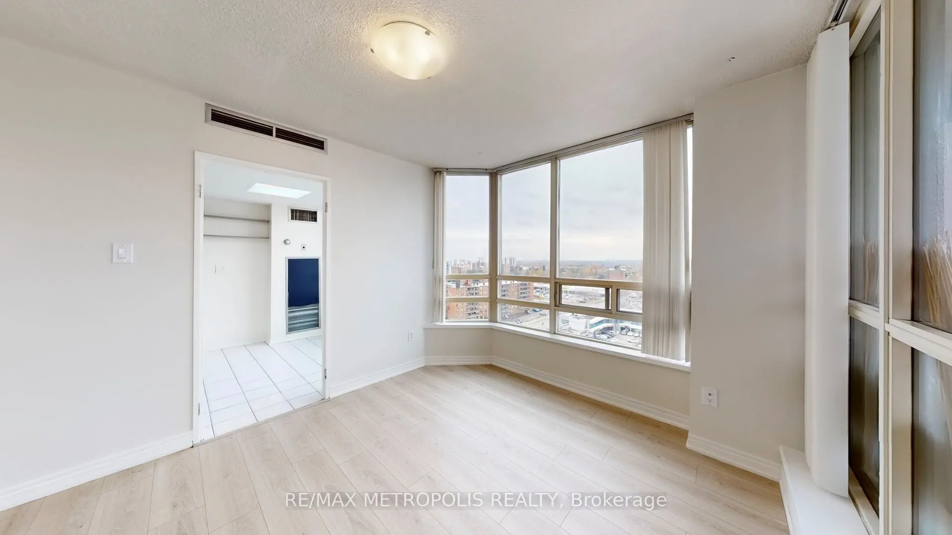 75 King Street E #1512