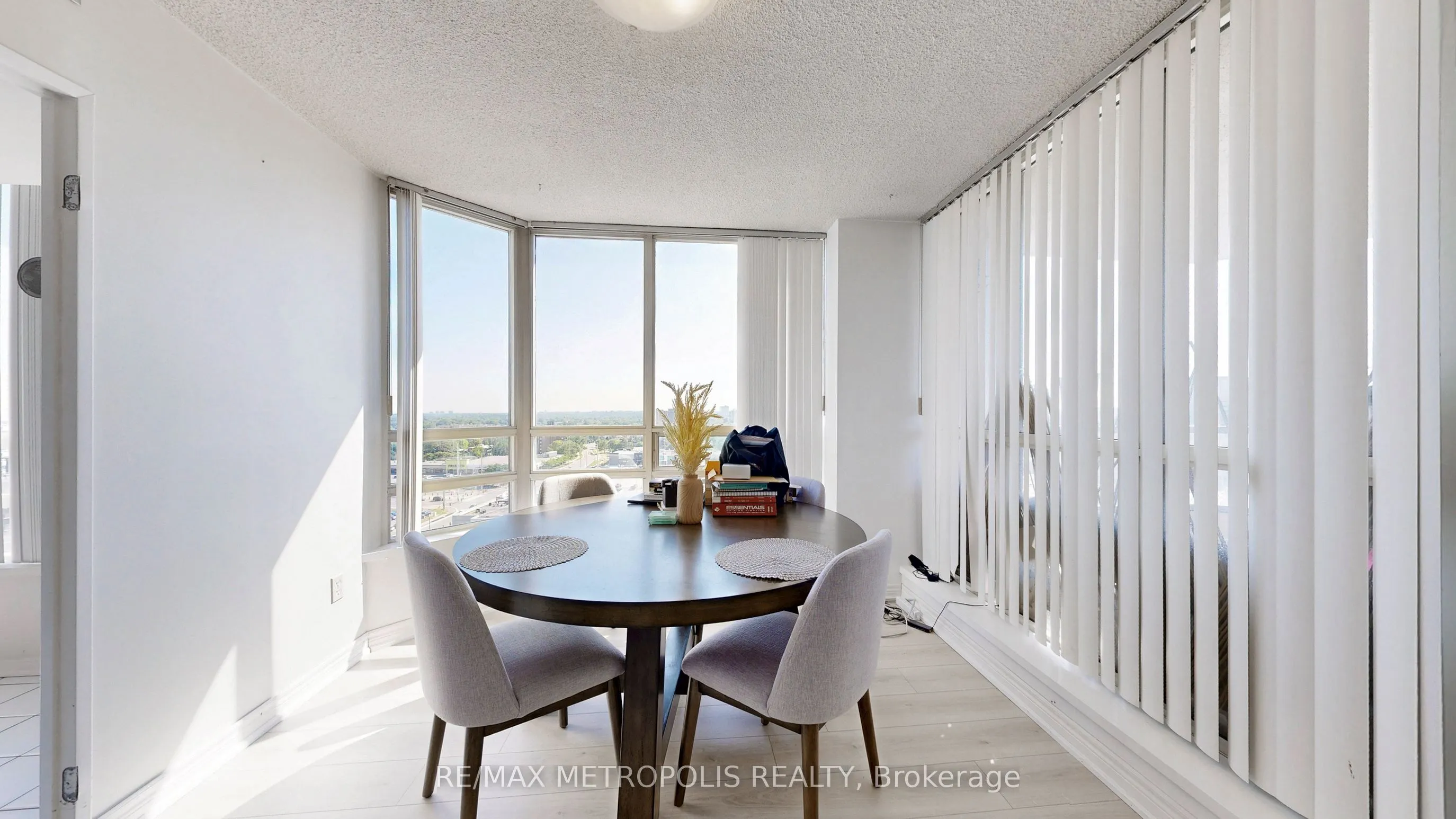 75 King Street E, #1512
