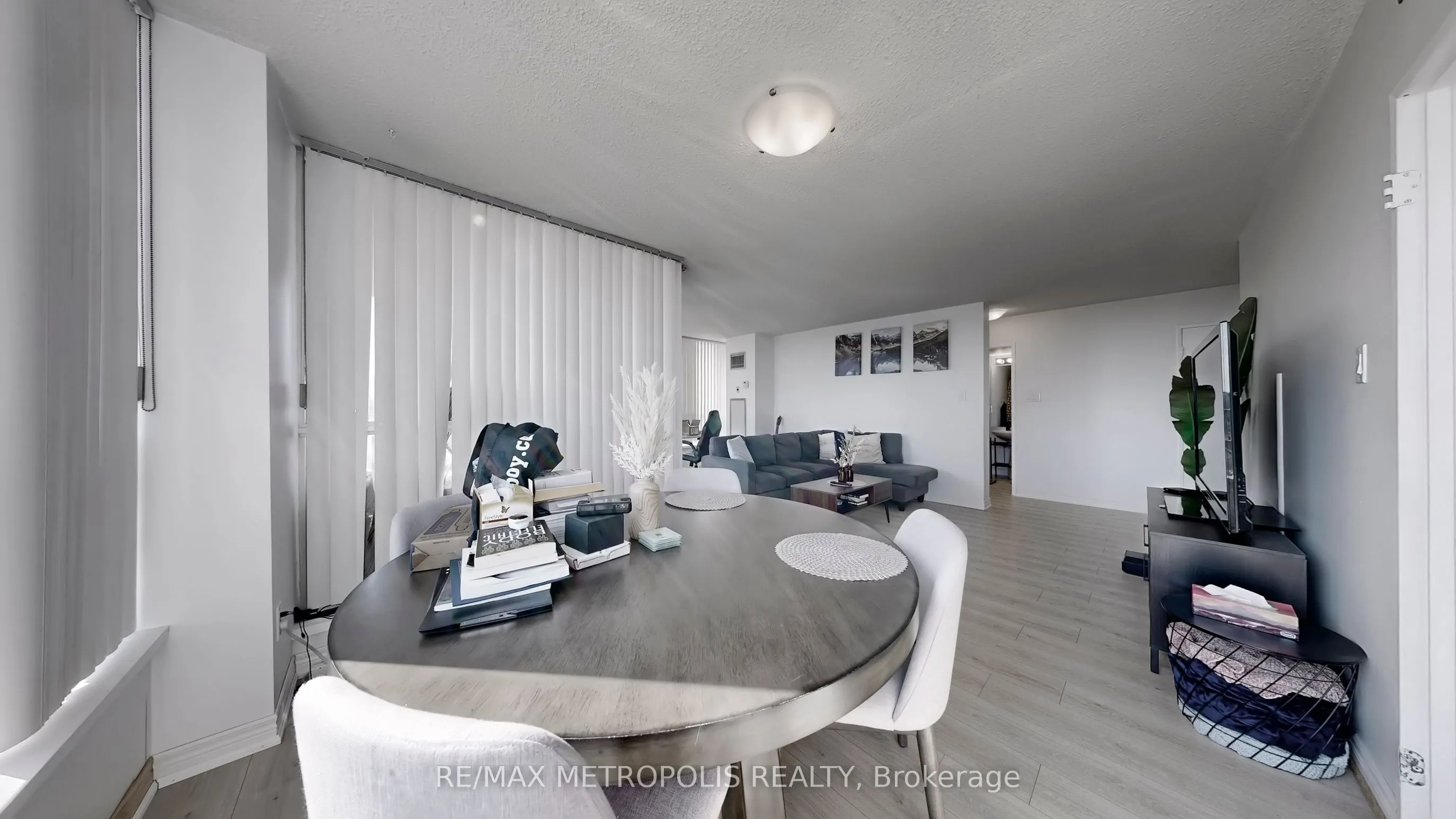 75 King Street E, #1512