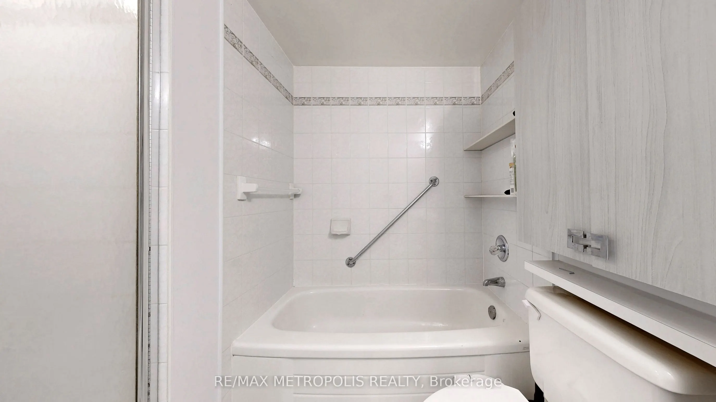 75 King Street E, #1512