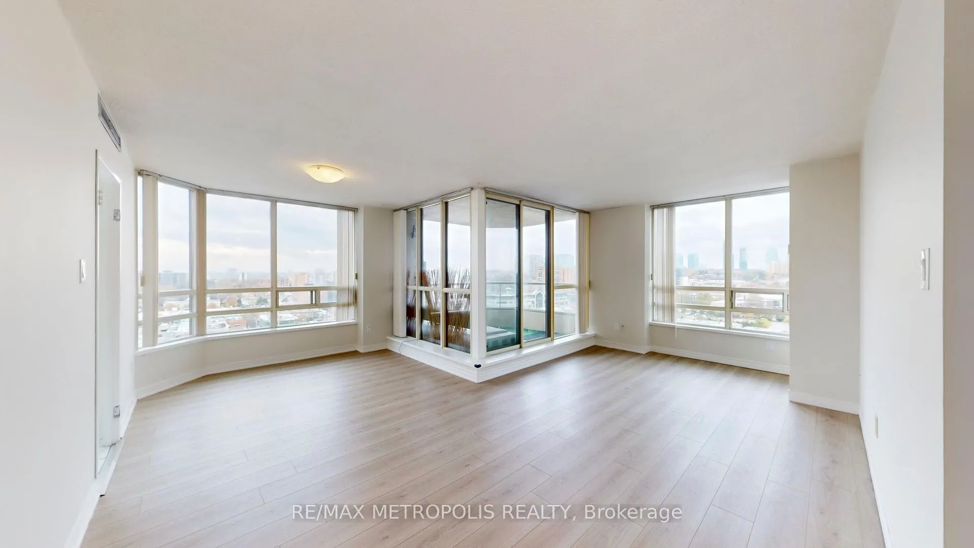 75 King Street E #1512