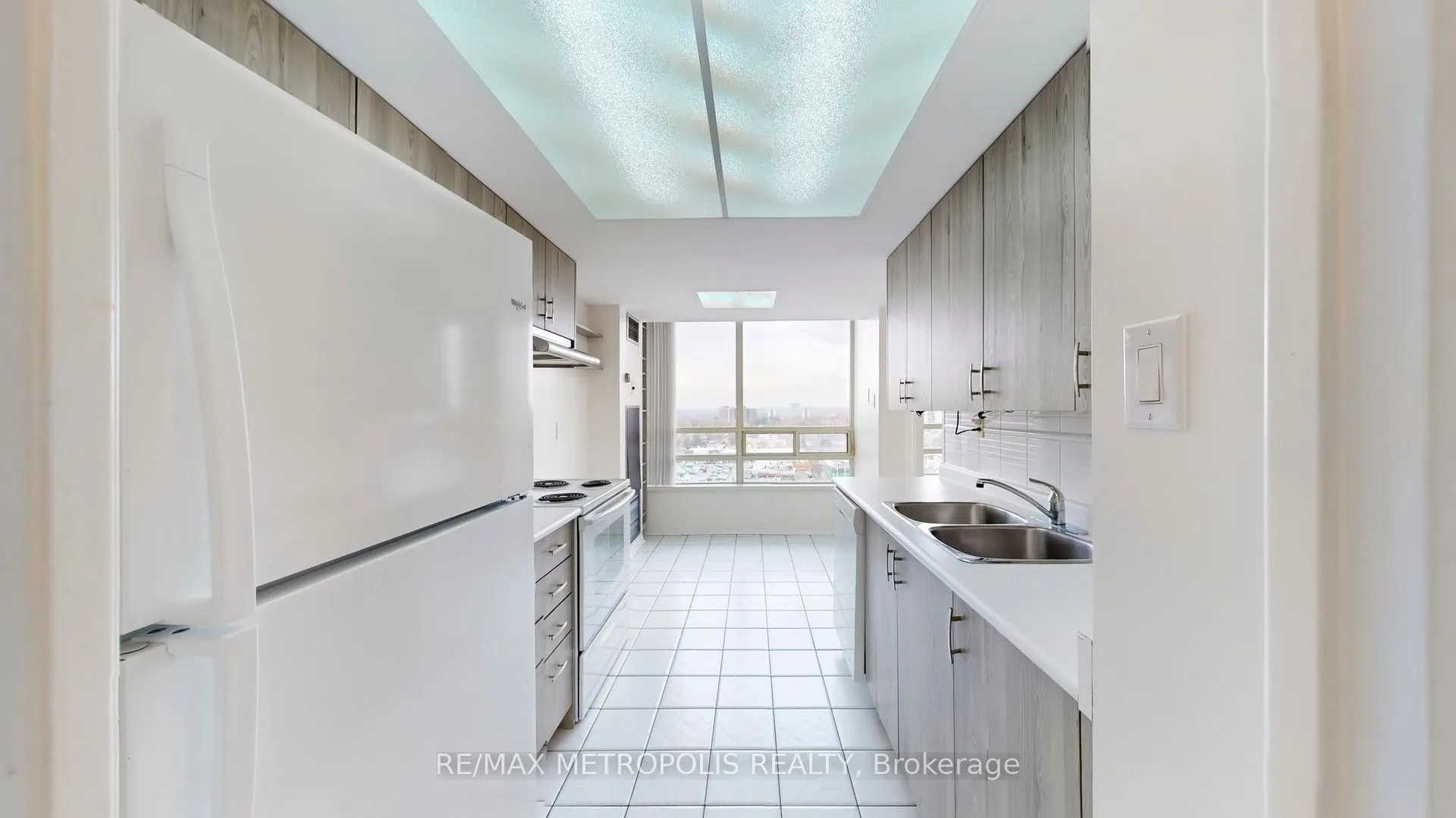75 King Street E #1512