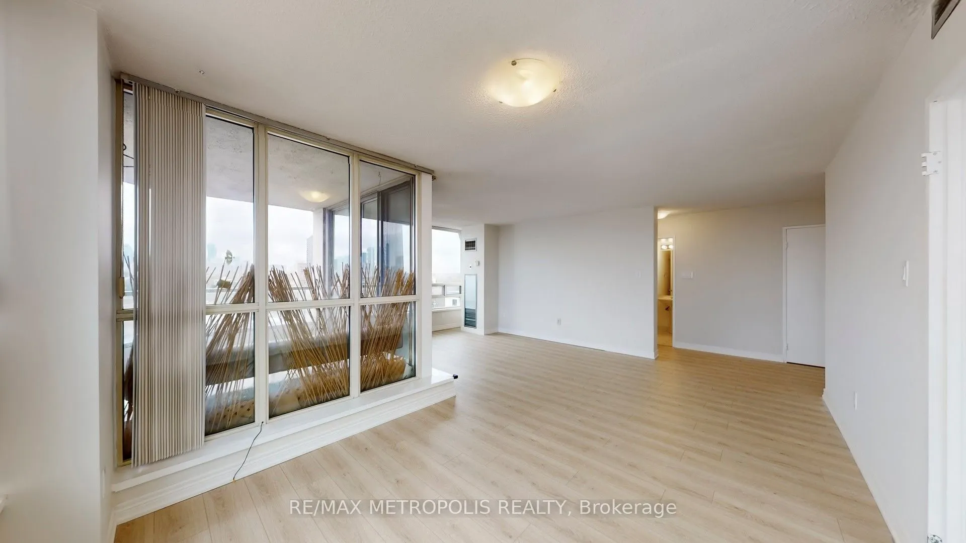 75 King Street E #1512