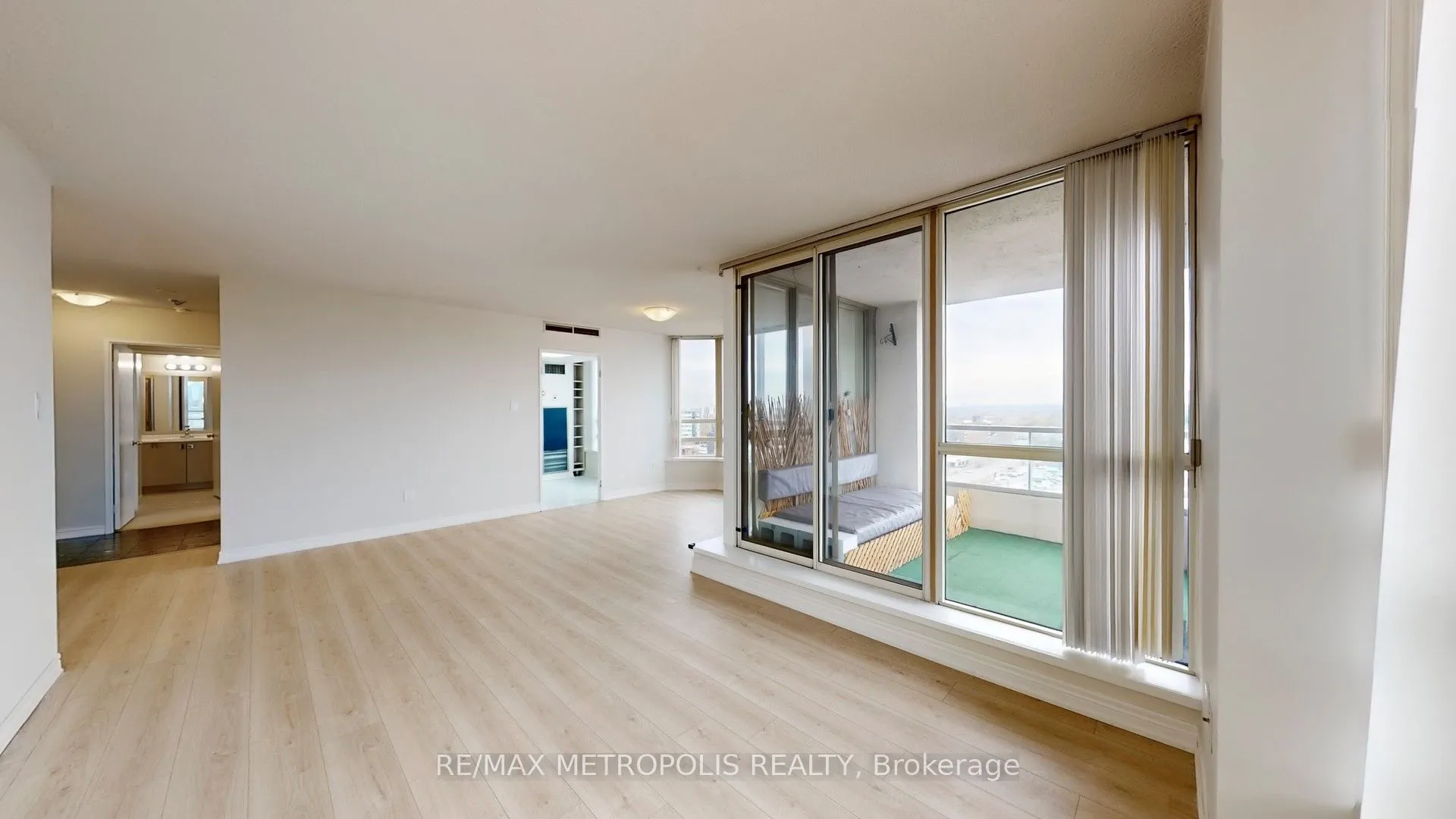 75 King Street E #1512
