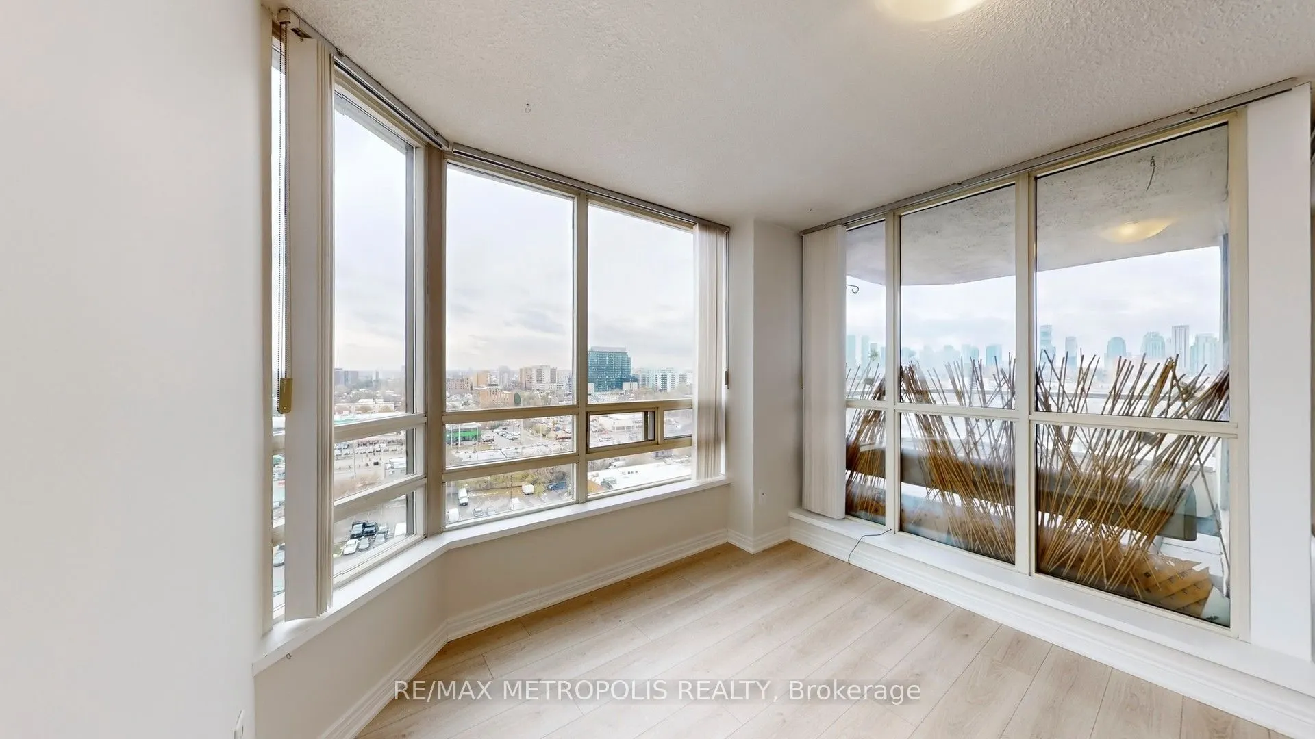 75 King Street E #1512