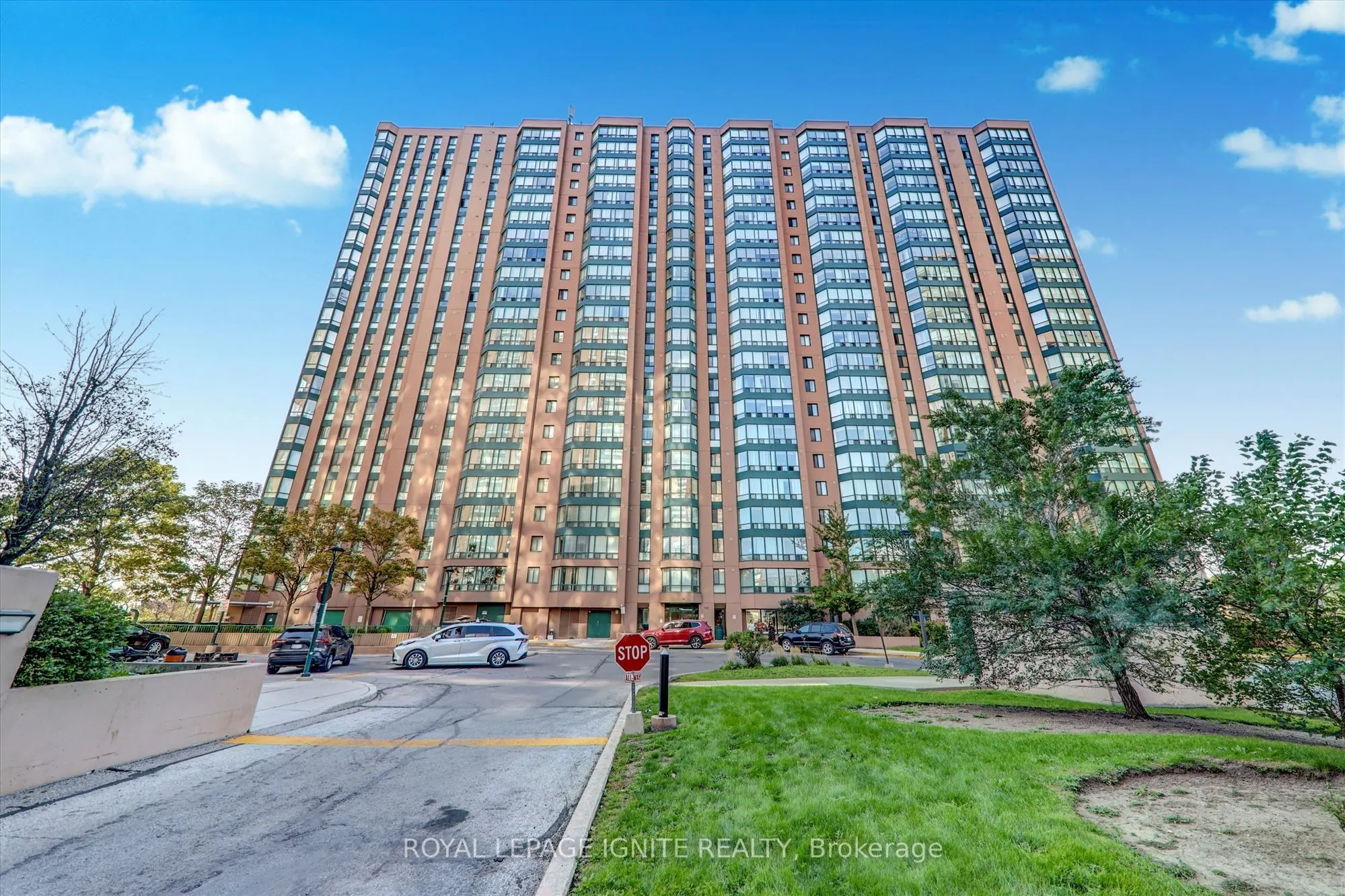 155 Hillcrest Avenue, #402