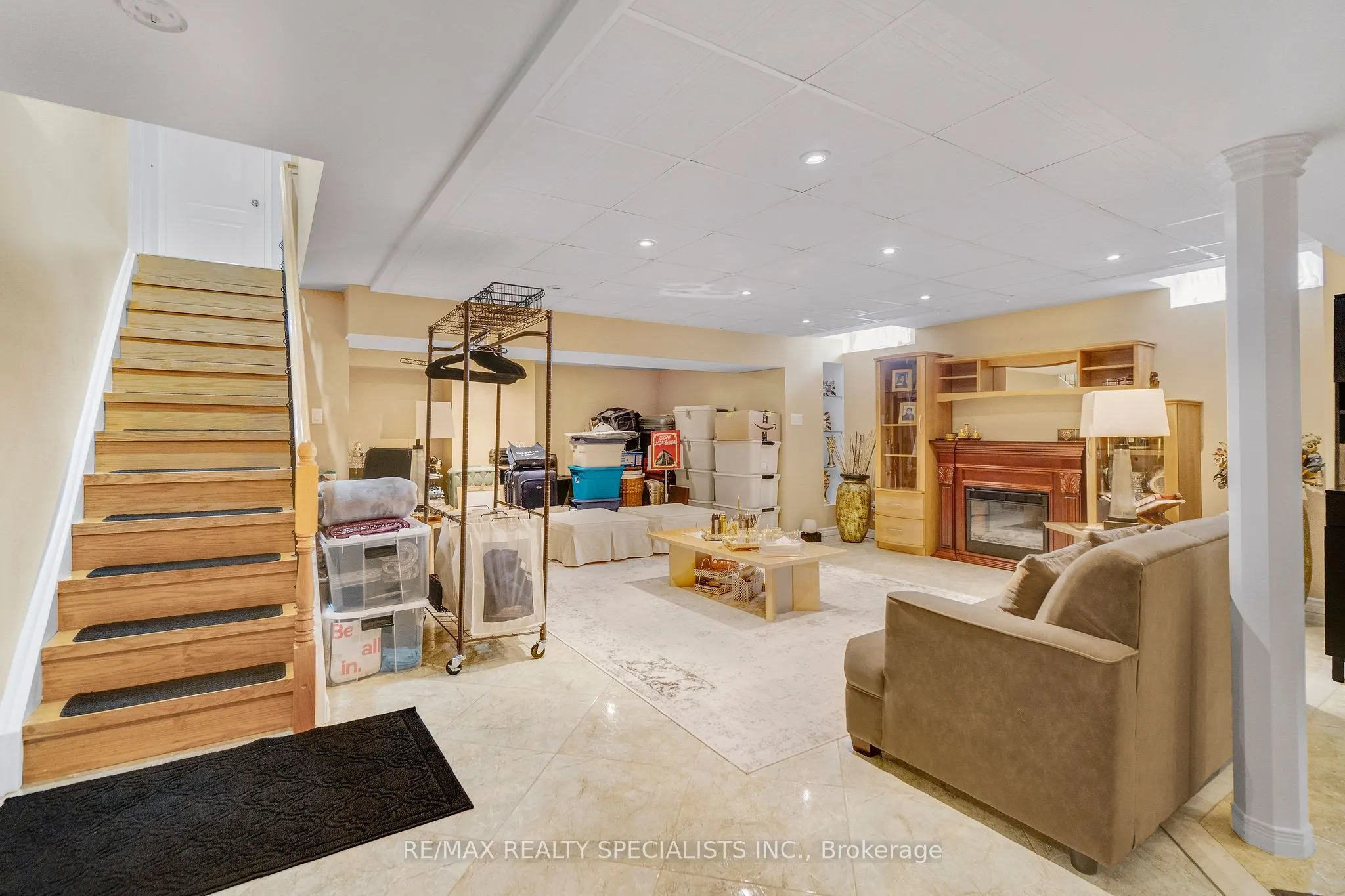 4982 Maxine Place