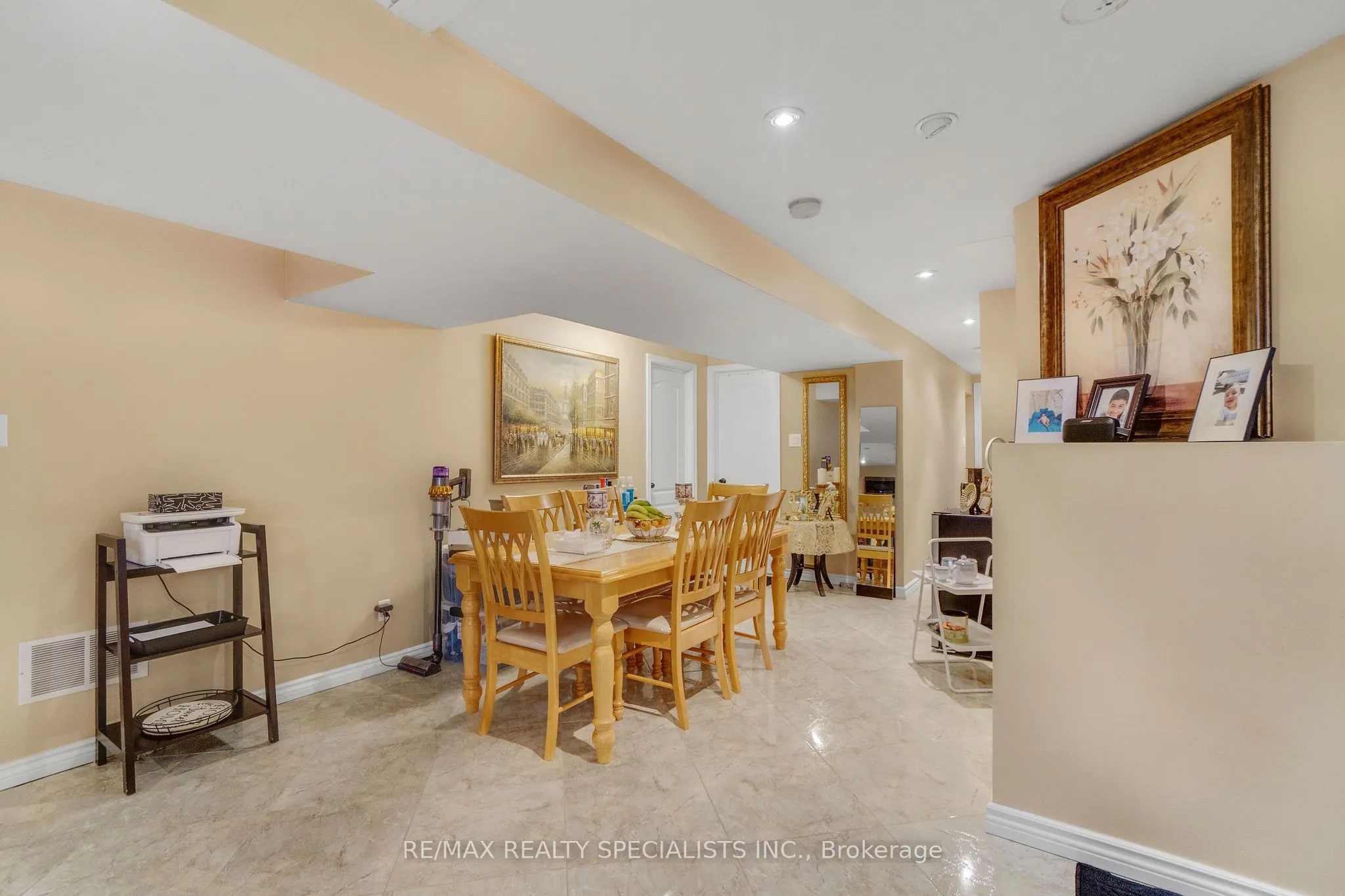 4982 Maxine Place