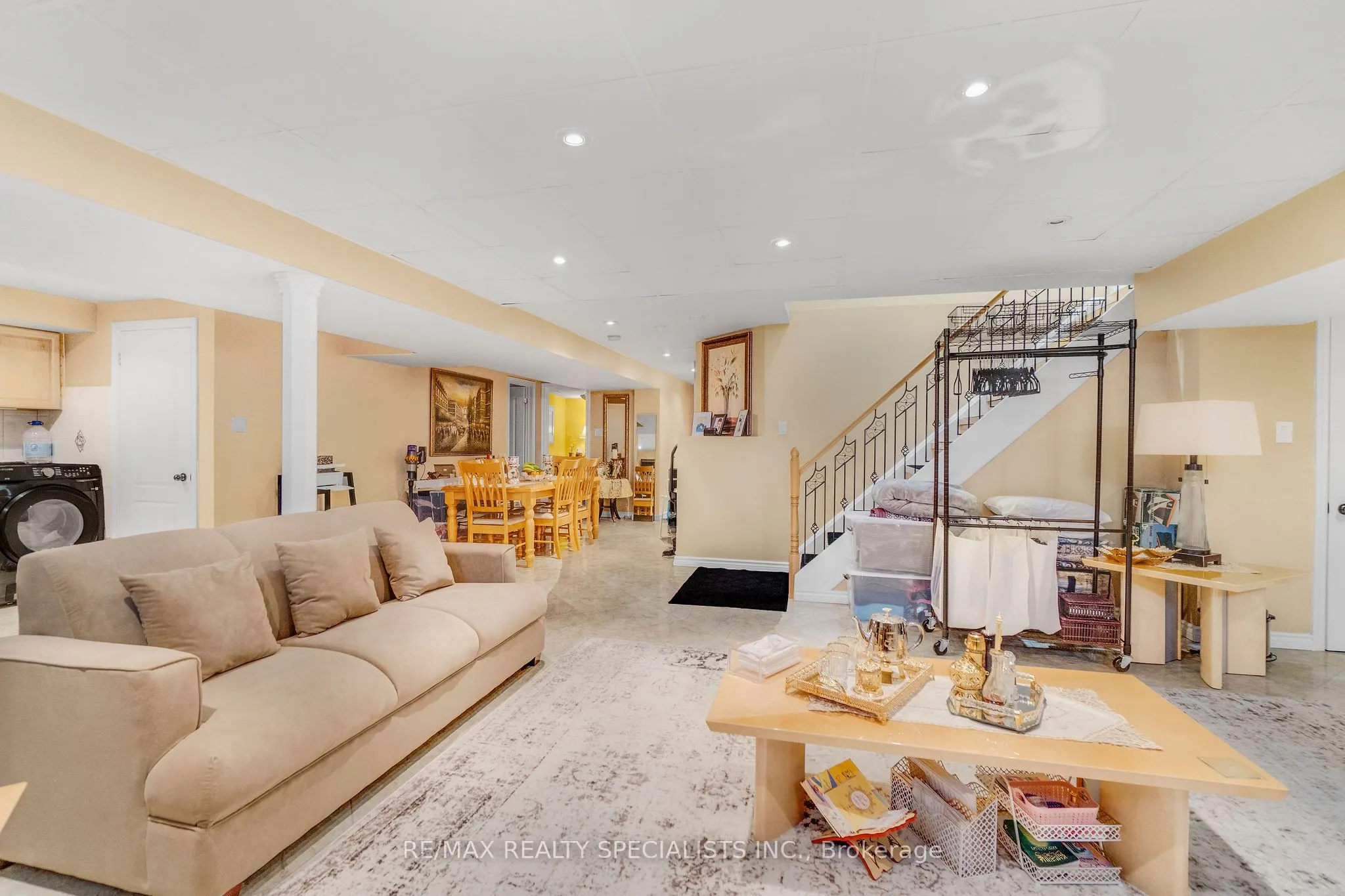 4982 Maxine Place