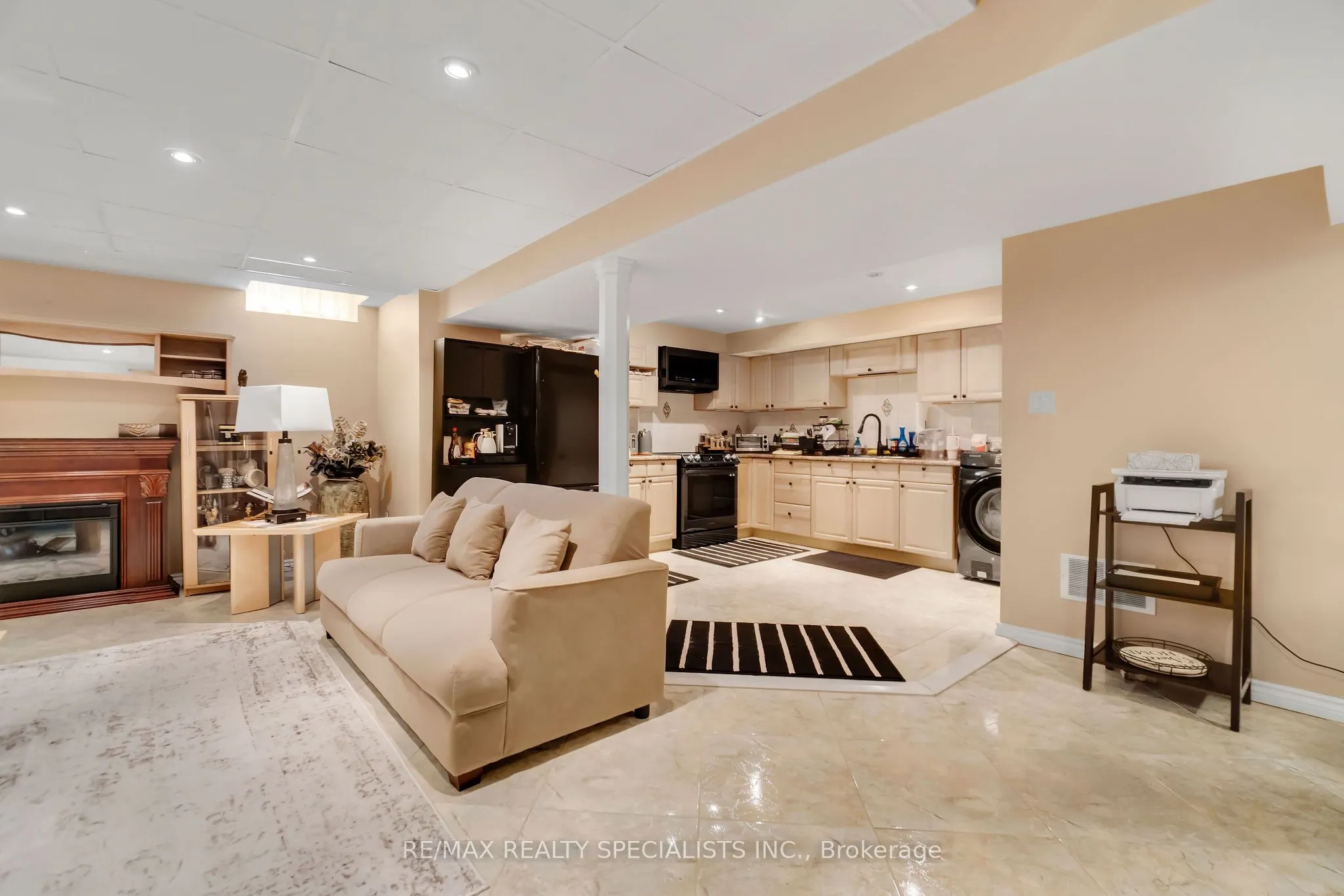 4982 Maxine Place
