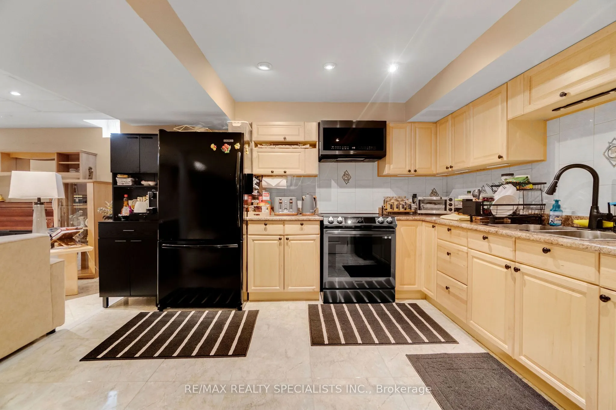 4982 Maxine Place