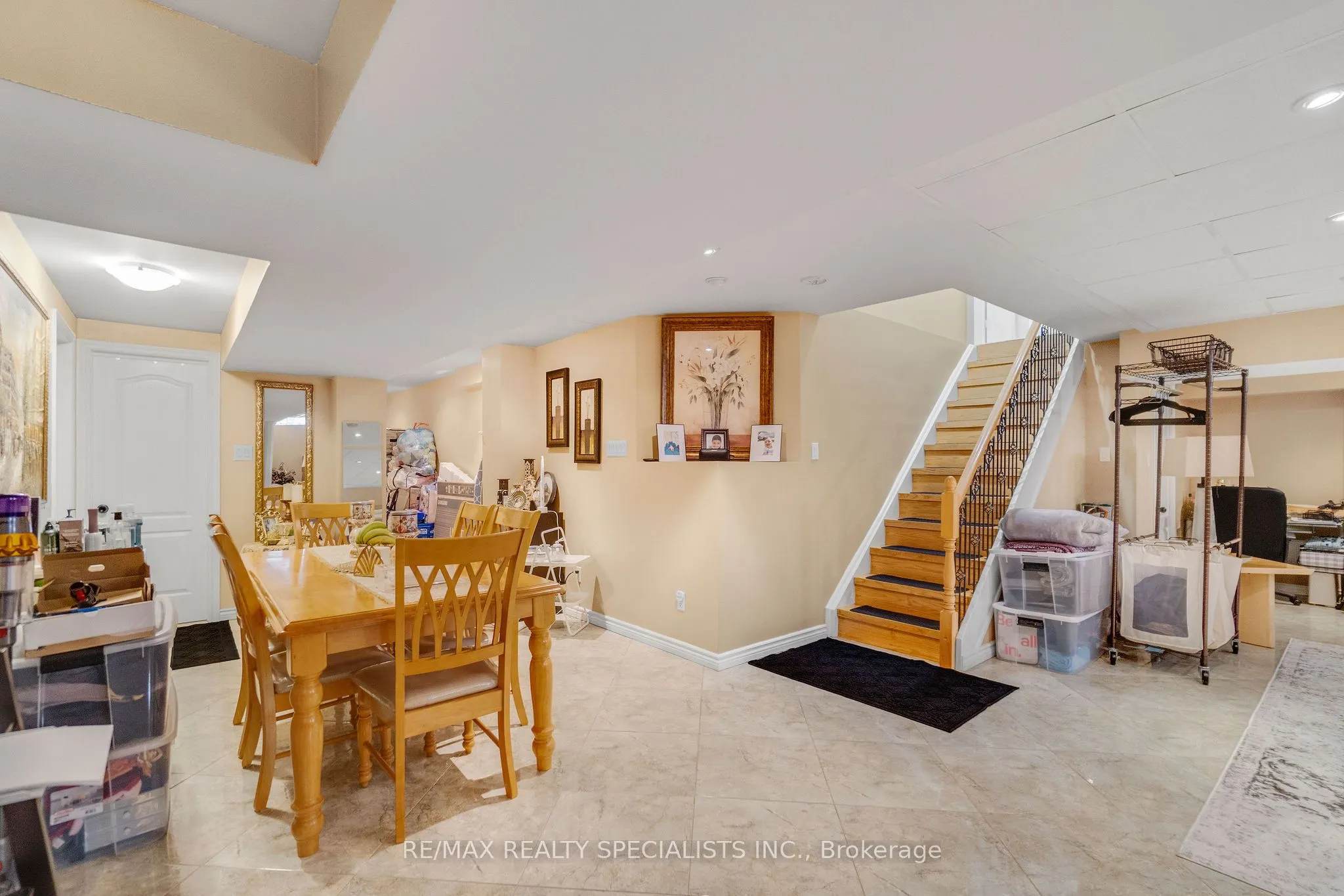 4982 Maxine Place