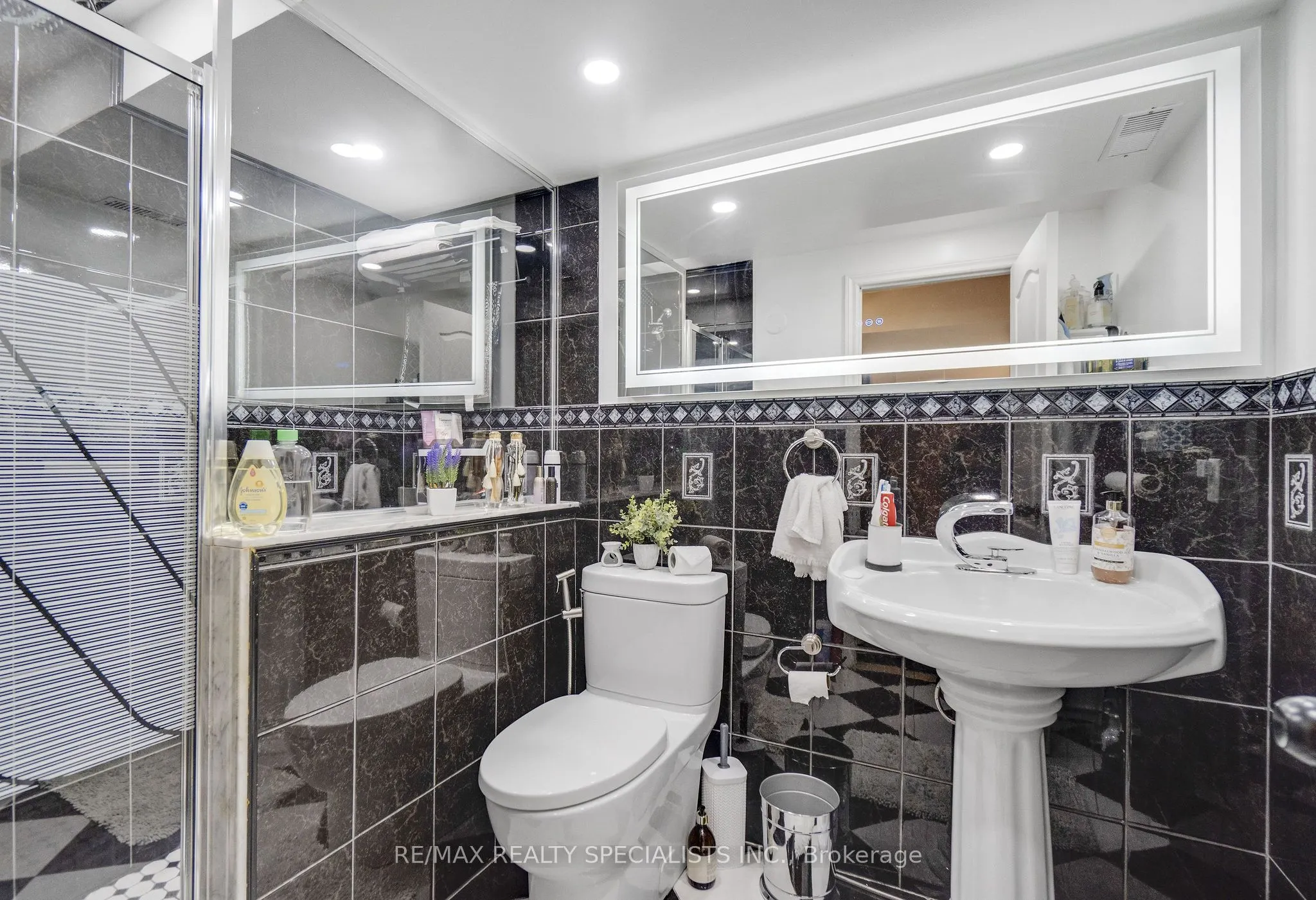 4982 Maxine Place