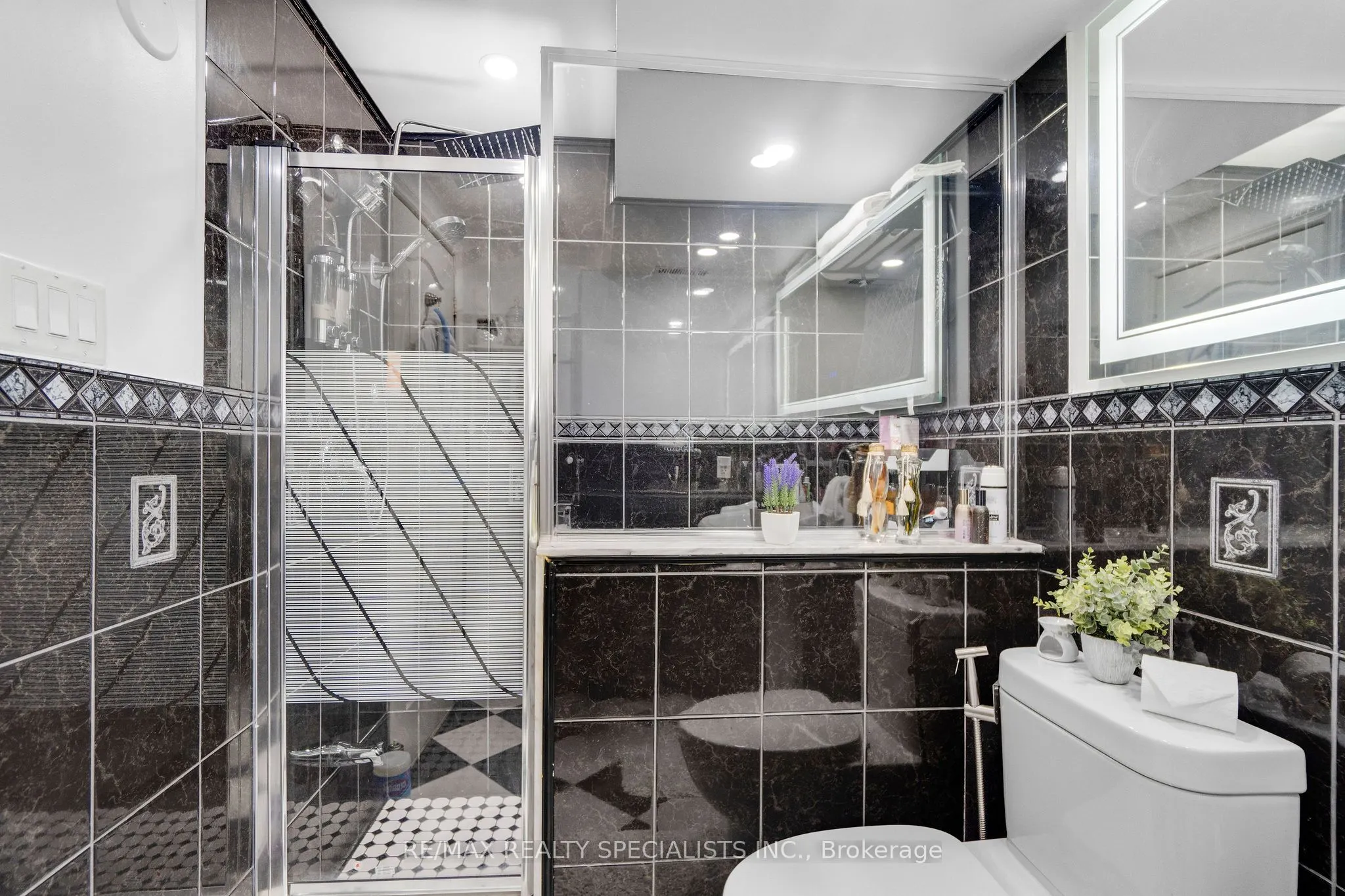 4982 Maxine Place