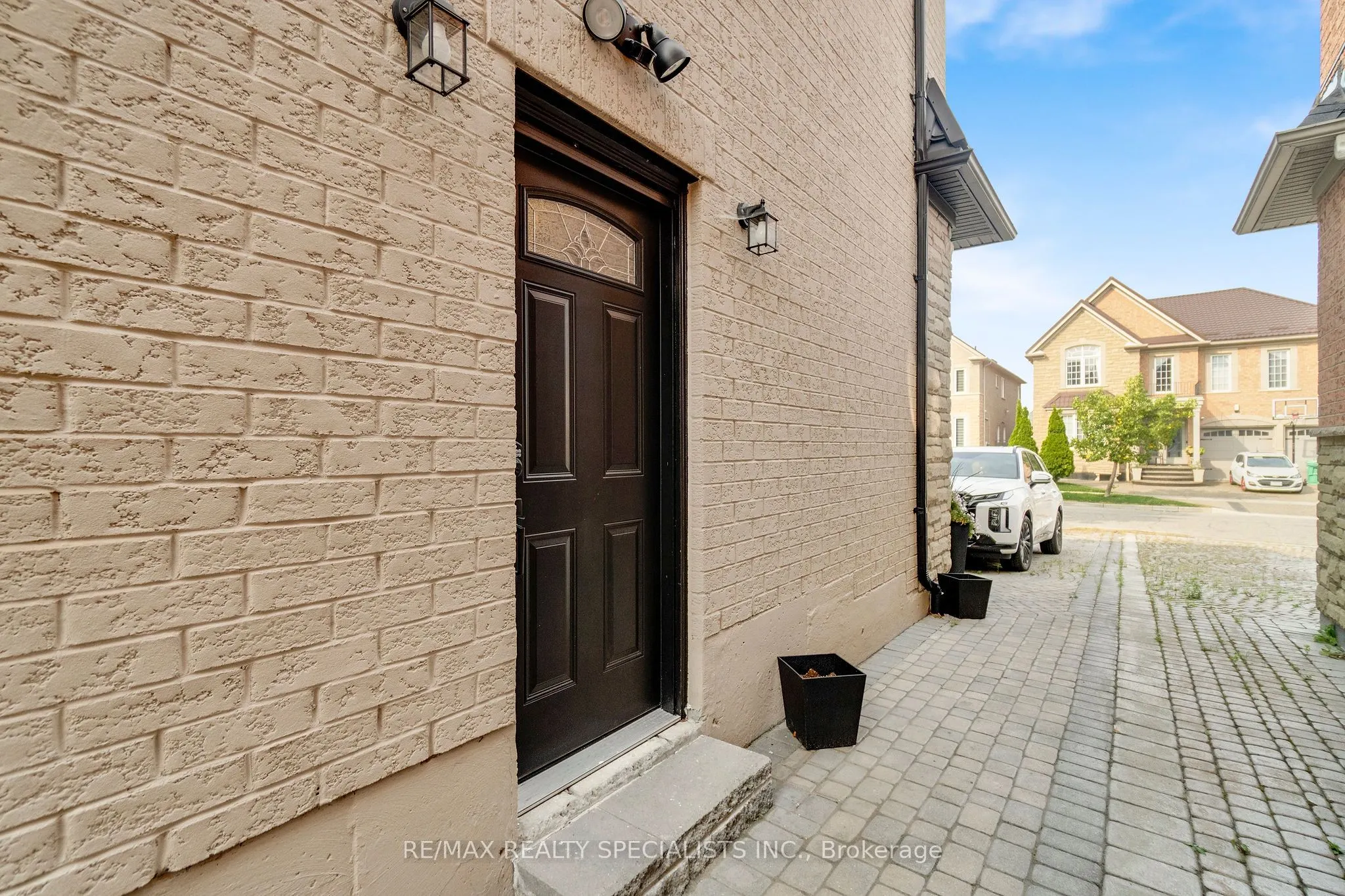 4982 Maxine Place