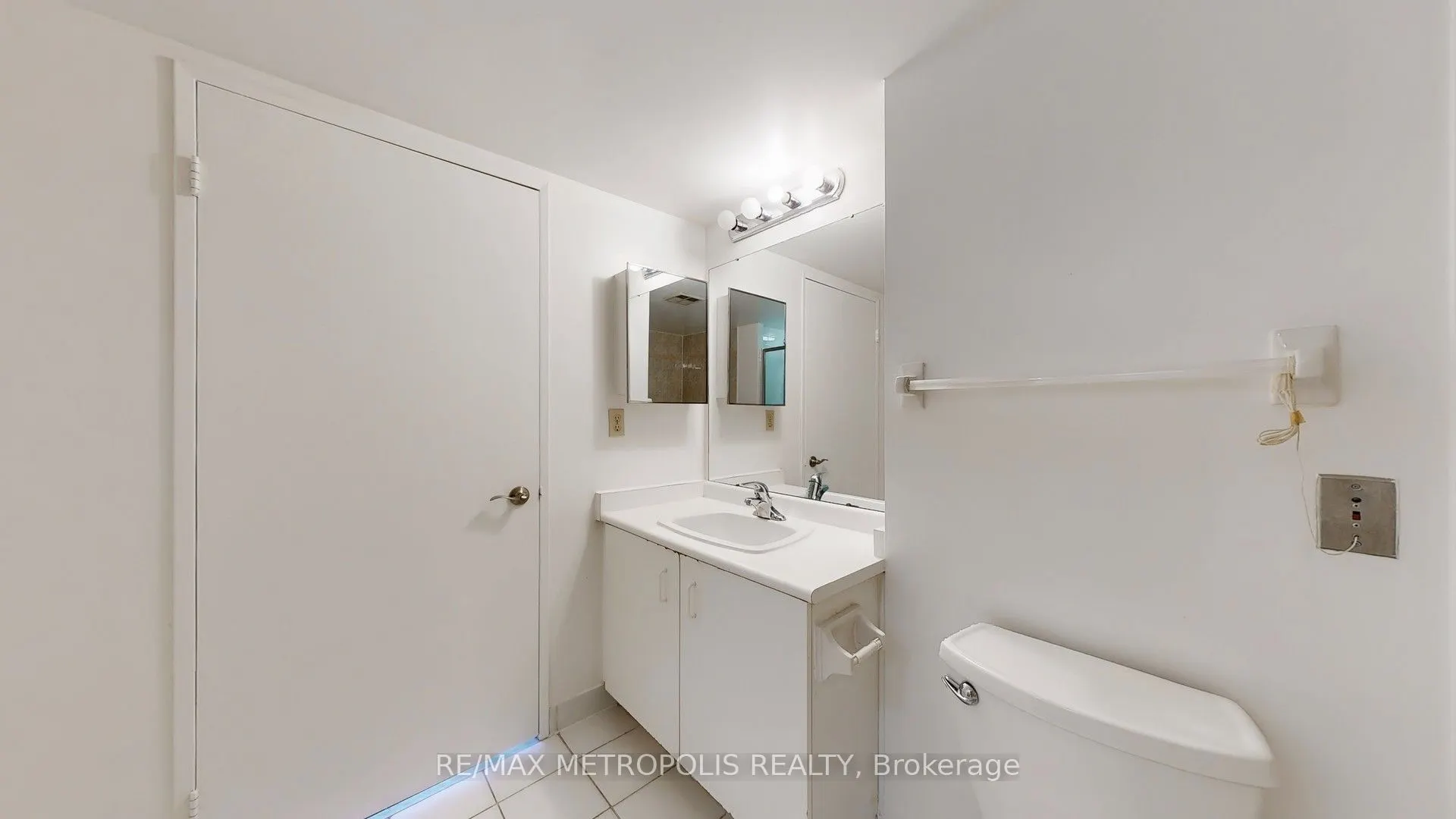 75 King Street E #1609