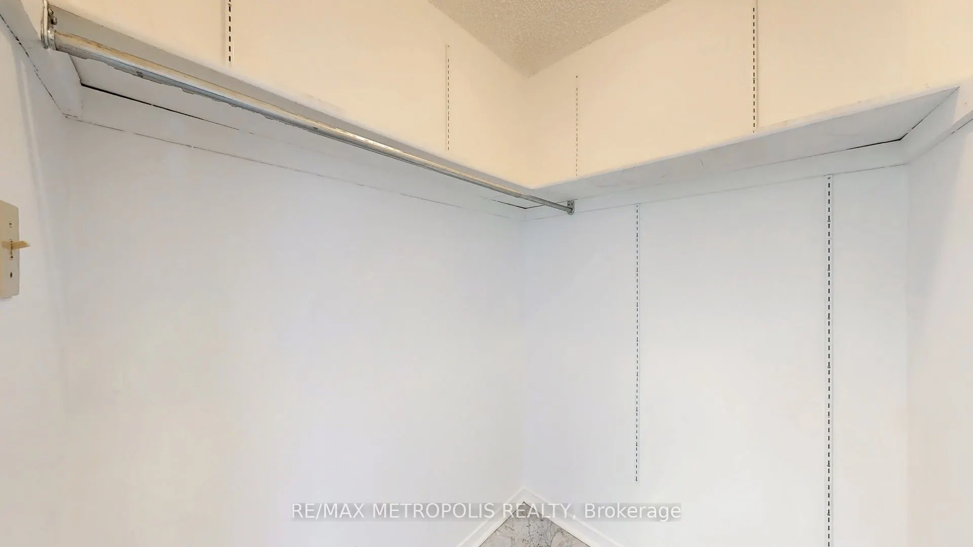 75 King Street E, #1609